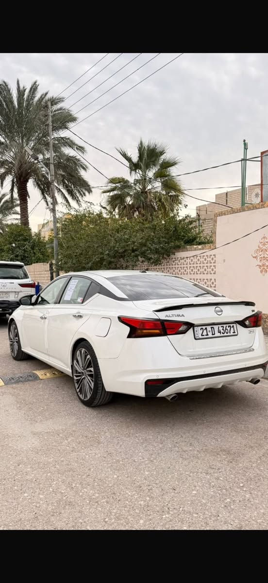 سلام عليكم 
التيما 2023
الفئه/ SV فول مواصفات
رقم سليمانيه 
السياره جديده كلش 
وارد أمريكي والحادث مرفق بصور 
ممشاها قليل 
للاستفسار ع رقم /***********
