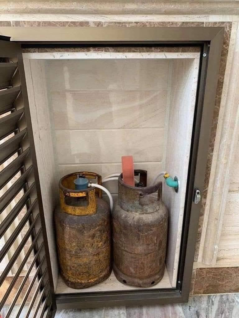 الســلام عليكم . اسطه لعمل مرمر لأطراف الشبابيك بأحدث الطرق وبنظام التثبيت بالبراغي والجودة في العمل للاستفسار الاتصال على الرقم..
***********
