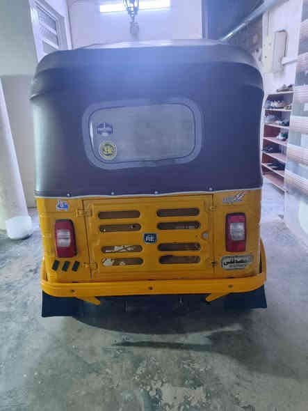 تكتك 19شهر 10 مضلع رقم وسنويه تكتك كامله كبل للشارع المكان جسر ديالى القديم هاتف ***********
