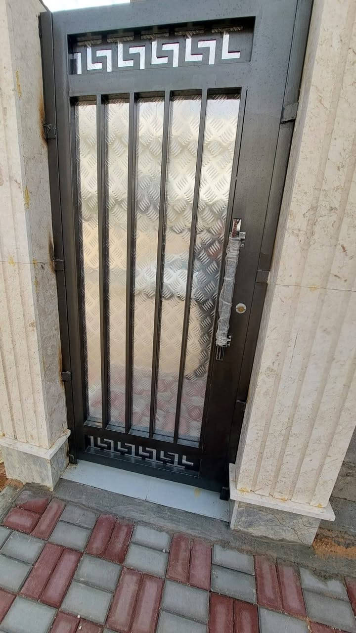 السلام عليكم يعلن حداده ابو تيسير هاذا جزء من اعمالنا لأعمال الكرستات والأبواب والشبابيك والمحجلات بطريقه الهندسيه وبئسعار مناسبه وتتوفر خدمت التوصيل للاستفسار على الارقام التاليه 👇 ***********او***********
