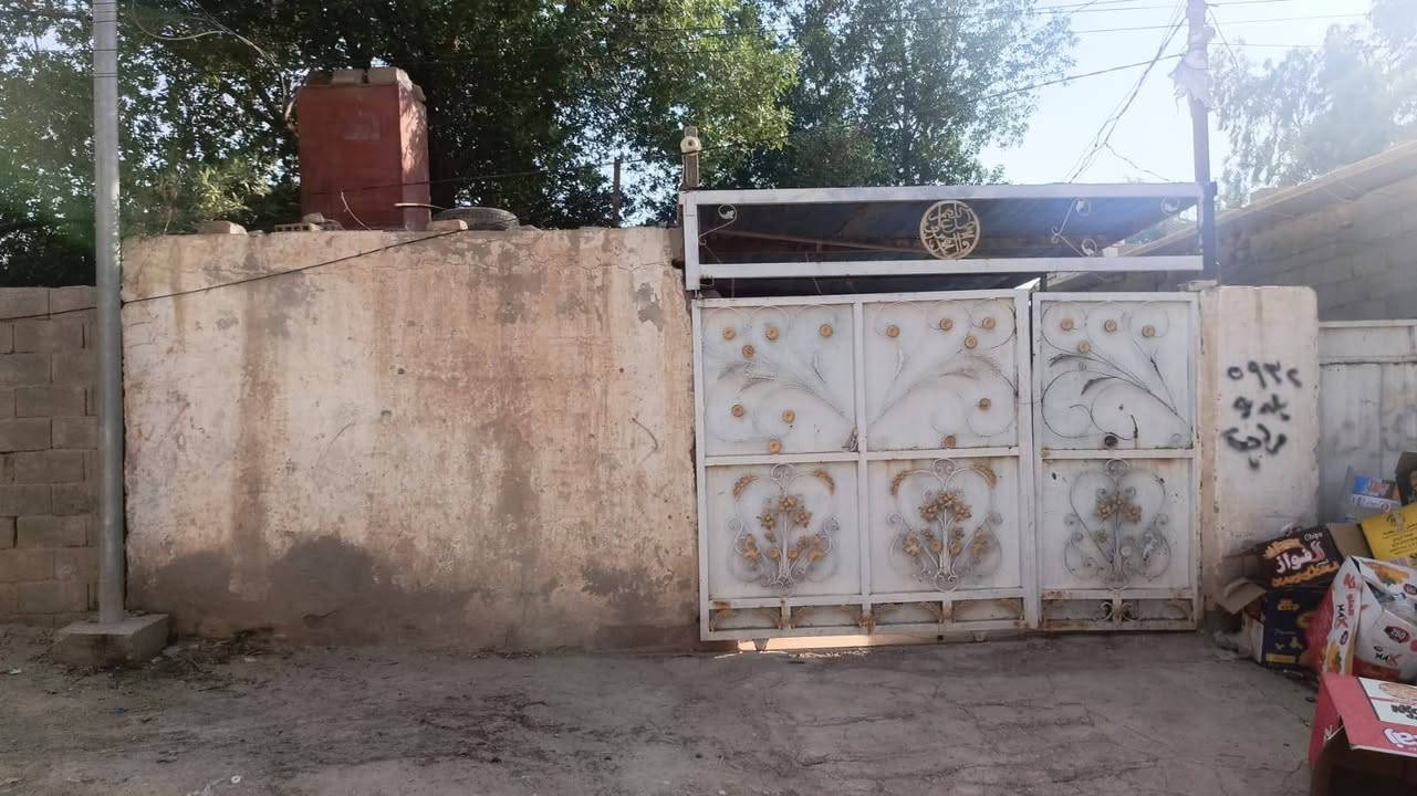 بيت البيع حي الحكيم قريب ع مجسر الحولي بسكن المعمل المساحه  270بناء ابلوك عكاعده السعر 20 وبي مجال
