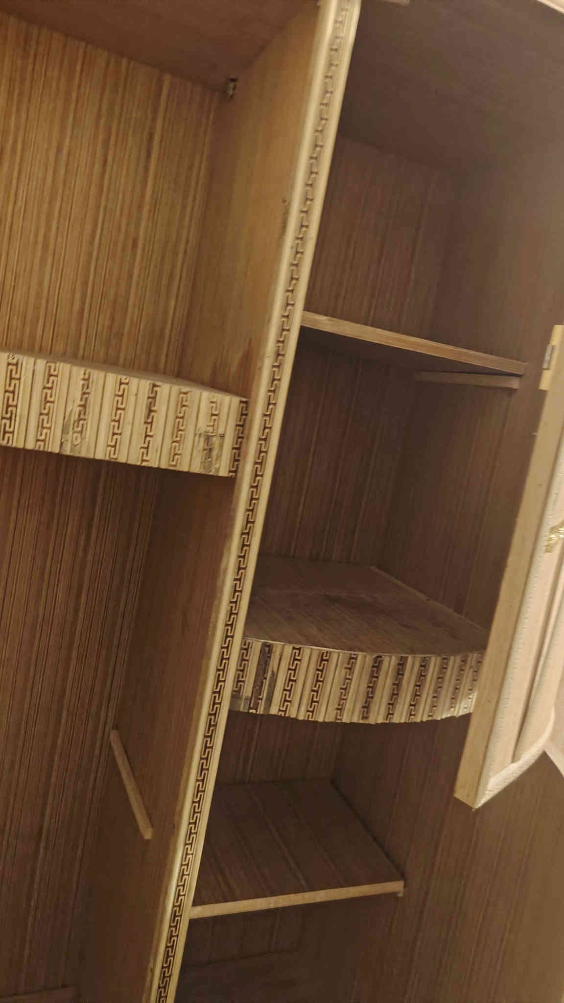 سلام عليكم ورحمة الله وبركاته 
اخواني خواتي 
غرفت نوم جديد عوزهة فقط صبغ 
مثل ما جاي شوف بعينك♥                 سعر750بيهة مجال 
            عنواني جسر ديالى القديم 
رقمي***********
