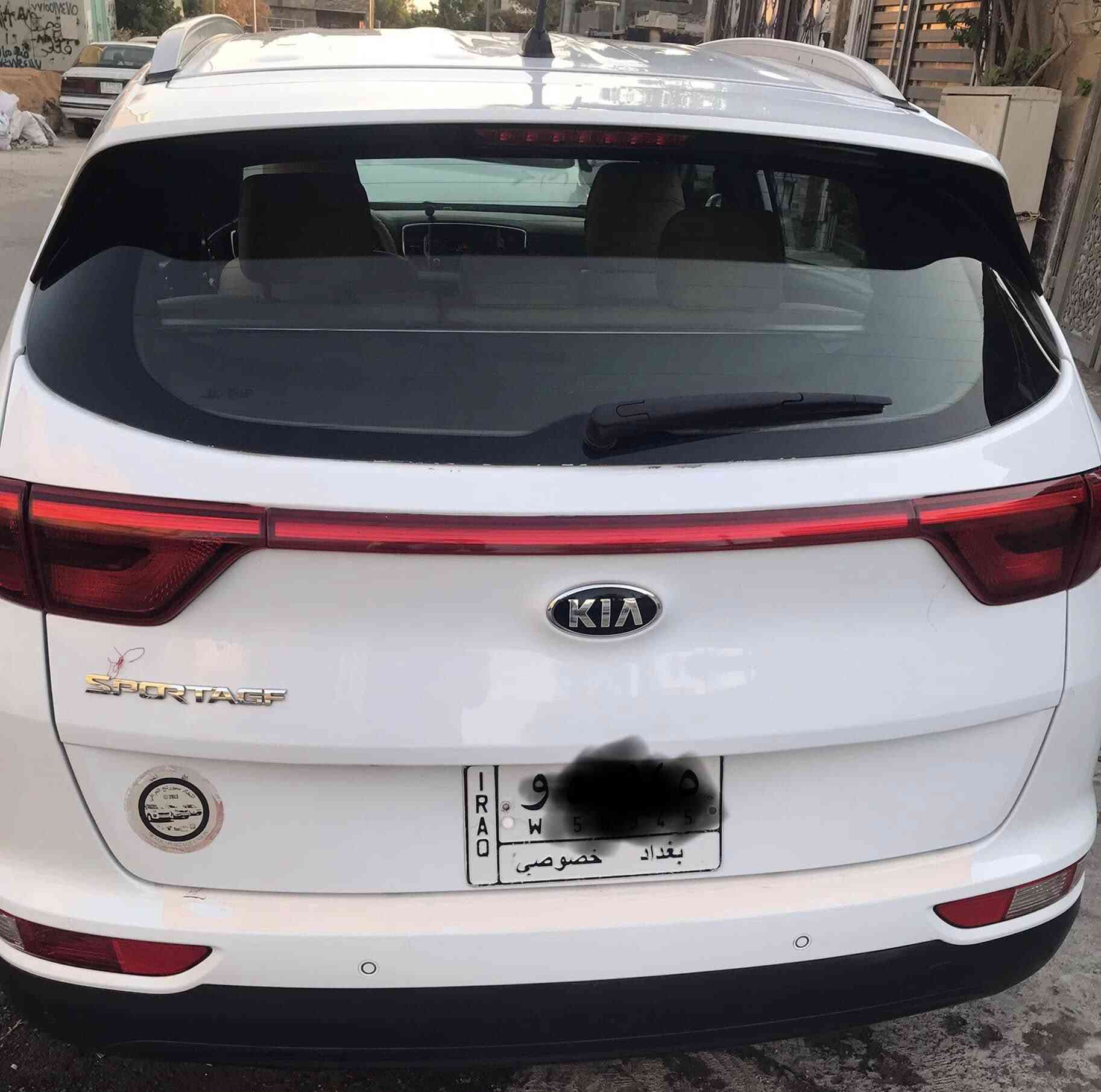 السلام عليكم…
كيا سبورتج خليجي ٢٠١٧ 
محرك ٢٠٠٠ دوش
بيها قطعة صبغ چاملغ خلفي
السعر ١٧،٠٠٠ 
بغداد اليرموك
*********** 
غير متواجد على الفيس
