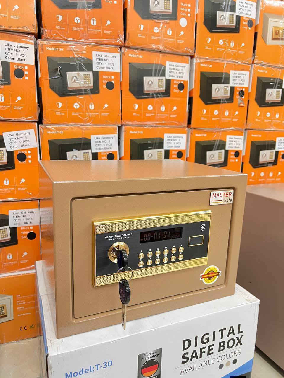 القاصة المنزلية الكبيرة من " ماستر - MASTER " متوفرة حصريا
الابعاد: الارتفاع 25 سم / العرض 35 سم / العمق 25 سم / الوزن 6 كيلو السعر 75 الف توصيل مجاني جميع محافظات العراق 

نظام قفل ثنائي: ( باسورد + مفتاح )
جهاز باور مغذي للطوارئ في حال نفاد البطاريات بالاضافة الى مفتاح طوارئ في حال نسيان الباسورد او نفاد البطاريات
شاشة للباسورد والساعة والتاريخ مع إنذار سرقة 
امكانية تثبيت القاصة بالجدران بوجود 4 ثقوب في الظهر مع براغي 

تتوفر بالوان ( الذهبي )

مع الأمان .. كن آمناً ▫️ 

اطلب الآن 

للاستفسار مراسلة الصفحة


**إذا كنت صاحب هذا الإعلان وتريد حذفه لأي سبب، رجاءا أرسل رسالة إلى الدعم الفني**