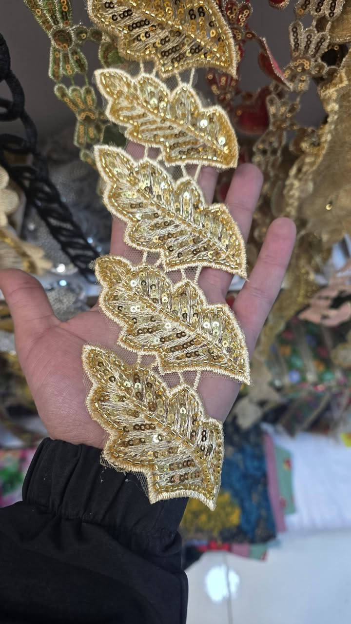 جديدنا في أقمشة سيد عباس! 🌟
وصلت تشكيلة من الدانتيلات  💟
  لمسة فنية على تصاميمكم.  🥰
 أسعارنا مناسبة والجودة مضمونة.
​📍 المكان: [الديوانية شارع المواكب]
🛵 التوصيل متاح جميع محافظات العراق 🔥
📞  [***********] واتساب
يوجد لدينا خدمة توصيل سريعة.
