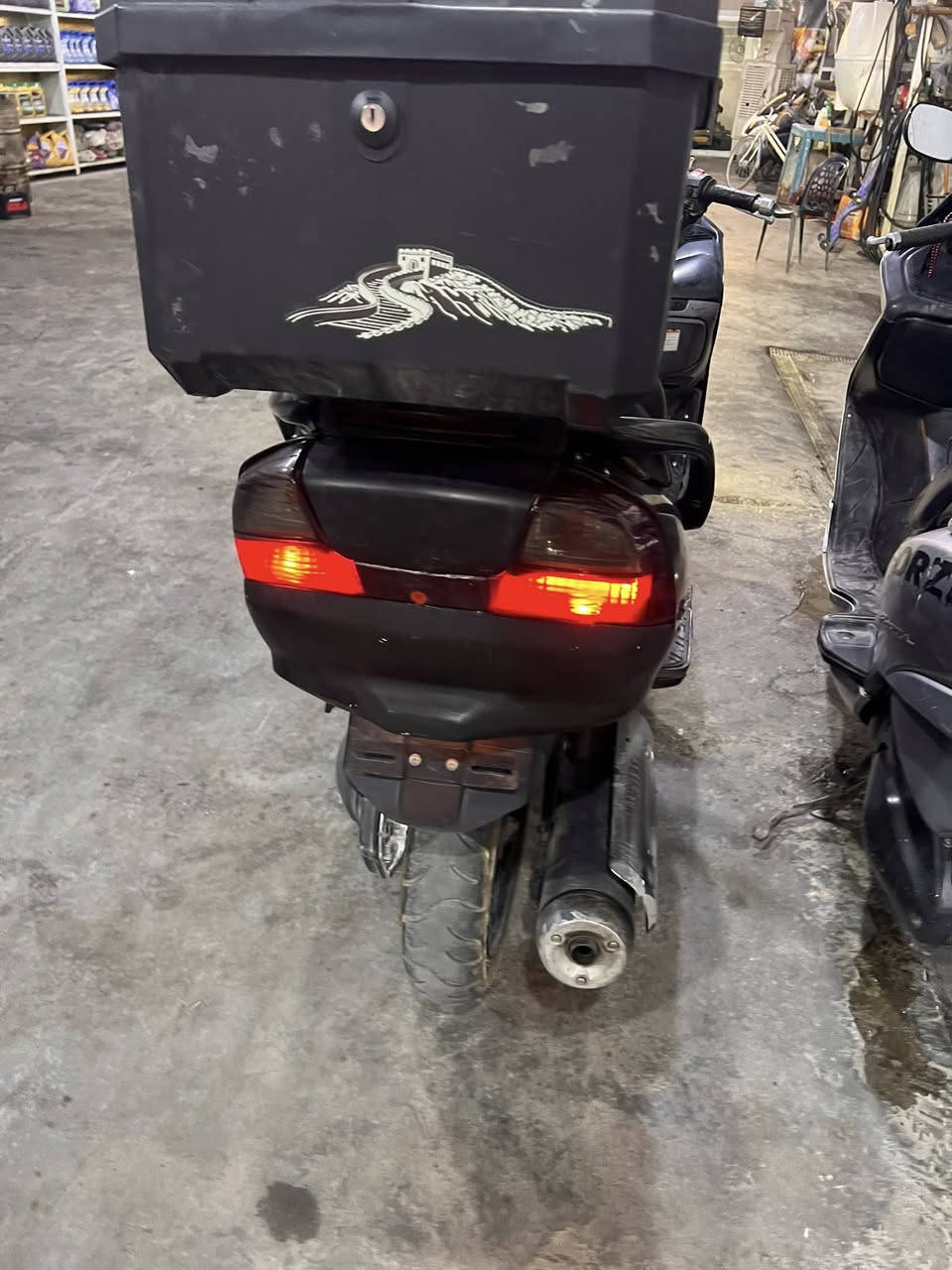 دراجه سكاي ويف 250cc
نضام ABS
حساساس جك صفح   
حساس حوادث
مانع انزلاق 
كهربائياتهة شغاله بشكل كامل اشاير عدادات گيج البانزين مكينه مفتوحه لكن نضيفه فول 
سويج وليست بصمه كفراتهة نضيفه 80‎%‎
السعر 800


**إذا كنت صاحب هذا الإعلان وتريد حذفه لأي سبب، رجاءا أرسل رسالة إلى الدعم الفني**