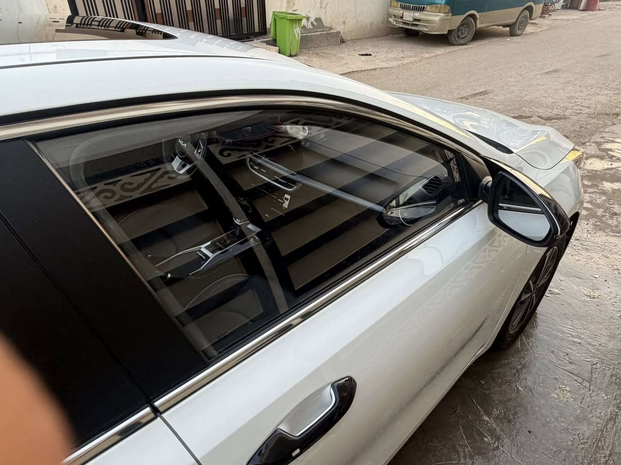 السلام عليكم 
كي 3 موديل 24 ماشيه 35 حقيقي فول مواصفات بيهه طخه بالجاملخ الخلفي مذكوره بالمنشور طخه بسيطه مواصفات السياره فتحه بصمه كشنات جلد الارضيه مغلفه السعر 133 بيهه مجال  باسمي تحويل مباشر ￼
العنوان بغداد الدوره 
رقم الهاتف ***********
