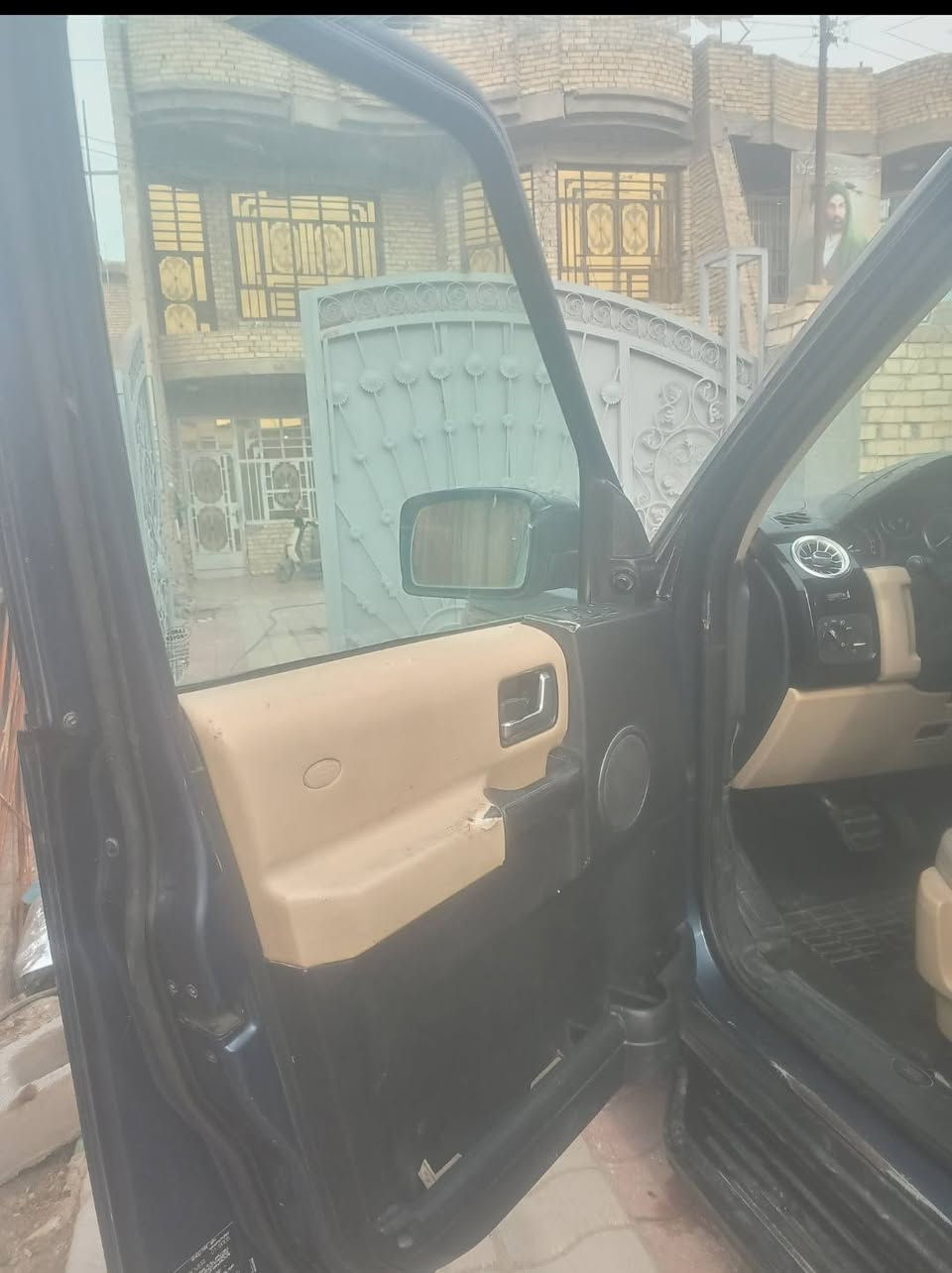 لاند روفر موديل 2005 رقم الهاتف *********** محرك كير صدر جيد دواخل نضيفه بلاديه بيه صبغ جاملغ خلفي بدون ضرر سلايت قماره. 2 سعر 75
