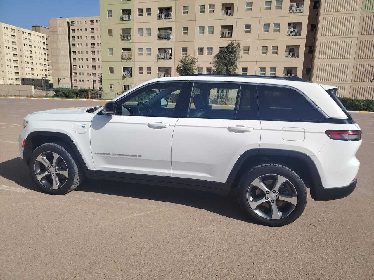 ا
دخول جديد جيب كراند شيروكي 2024 وارد امريكي
مواصفات حالها حال السومت

         حجم المكينه : 2000  تيربو + هايبرد لون ابيض وكل شيء موضح بالنشر 

المسافة المقطوعة :25الف ميل  

الضرر: خشم البنيد ركن جملق فقط

          حالة الايرباك : سليم مطاك ولا ايرباك

#مواصفاتها
 تشغيل عن بعد
كشنات جلد
كشنات كهرباء
صندوك كهرباء 
حساسات خلفيه+ زائد اماميه 
 قطع تبريد 2
اشاير بالمري
رادار امامي
رادارات 360
خمس وضعيات قياده
 بنوراما فتحتين.
كير ماوس
بصمة ابواب
خمس كاميرات بالسياره 
بدون دواخل 
(بدوون ايرباك ) 
رقم الشاصي:1C4RJYB64RC681828
فول مواصفات 1/1 بسمايه مرقم بغداد تحويل ثاني يوم
#السعر :34000$  
للتواصل***********
