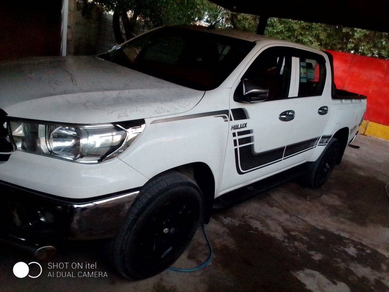 هايلوكس فور ويل للبيع موديل 19 مكفولة كفالة عامه كير اوتماتيك سنوية لل29 تخم تاير سيارة جديدة بمعنى الكلمة مكان البصرة لدير للاستفسار الاتصال ***********
