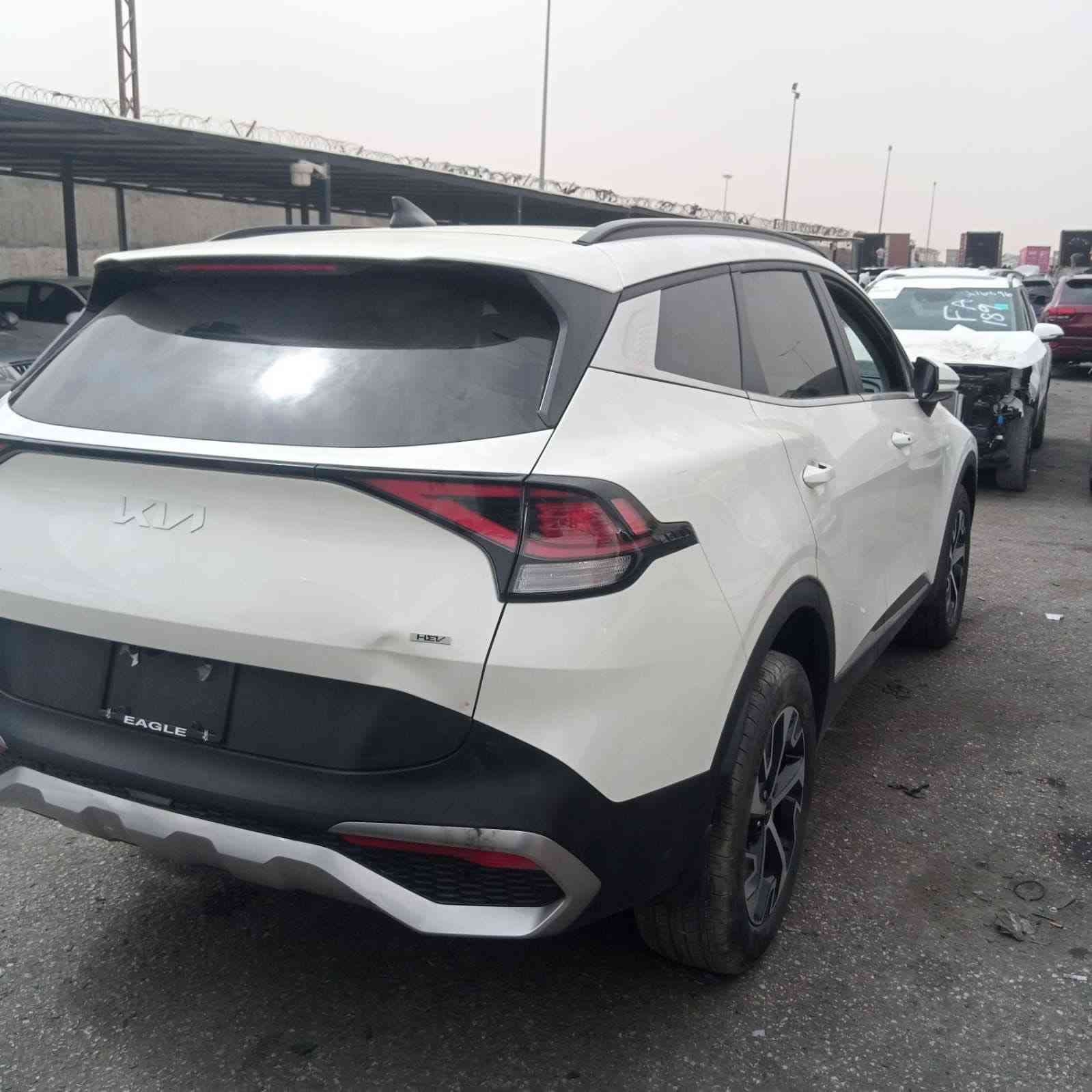 السلام عليكم سبورتج 2023 هايبرد امريكي
ماشية 39 الف 
فول مواصفات للاخير بنوراما كلشي 
بيهة جاملغ مبدل مثل مواضح بالصورة 
وبيهة شخط بالباب 
مكان السياره  بغداد  خابر وتدلل ***********
