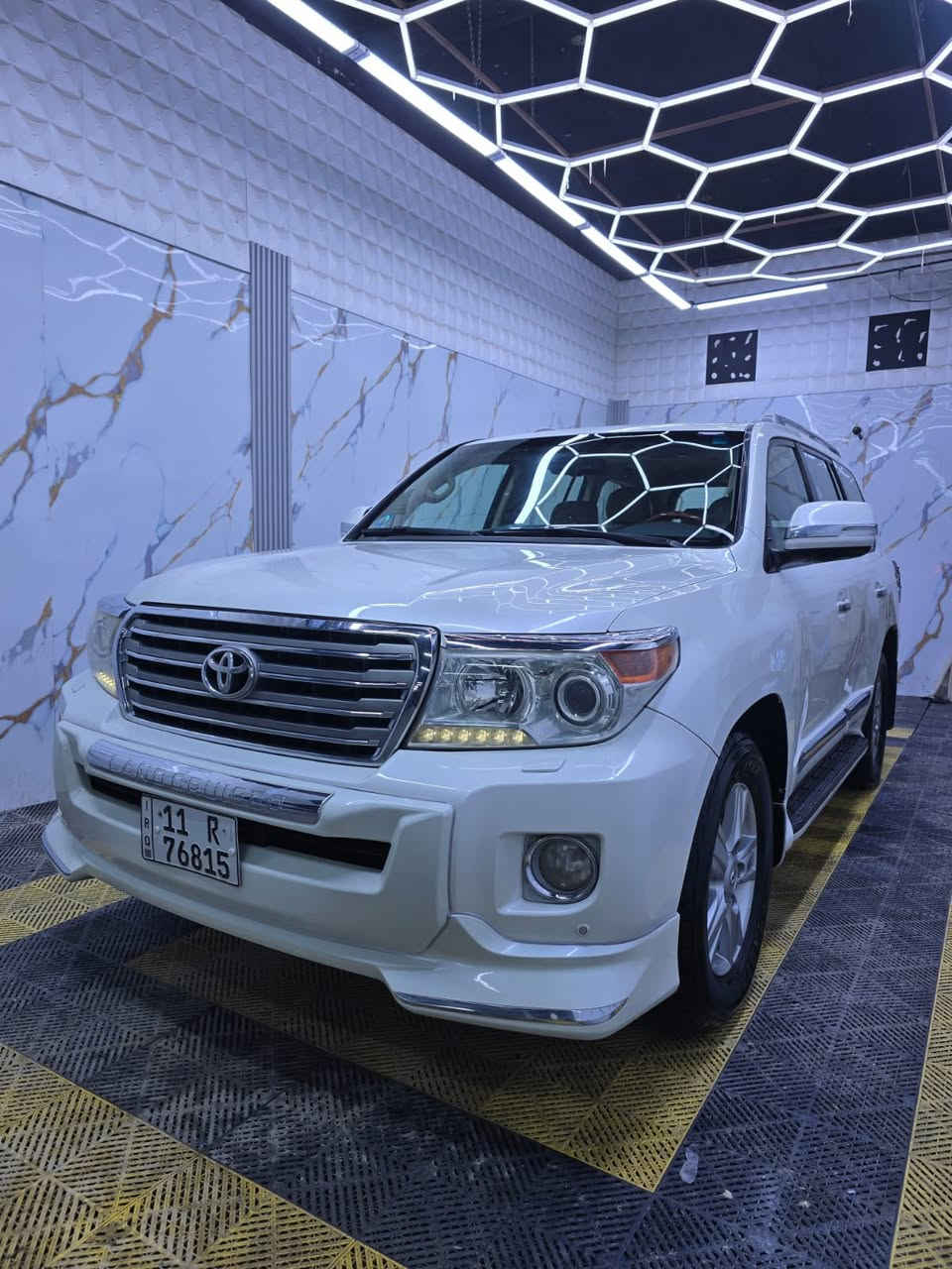 الإسلام عليكم لاندكروز مونيكا ٢٠١٤بريم فول مواصفات معروفه مواصفات البريم رقم بغداد باسمي السياره بيه صبغ شبر بالجاملغ الخلفي يم قبق البانزين وملاون الجاملغ يعني قطعه بيه السياره والباقي مكفول السياره تخم تاير ياباني جديد مكينه حداديه خير من الله مكان السياره بابل معروضه ٣٧٠وبيه مجال للاستفسار الاتصال ***********
