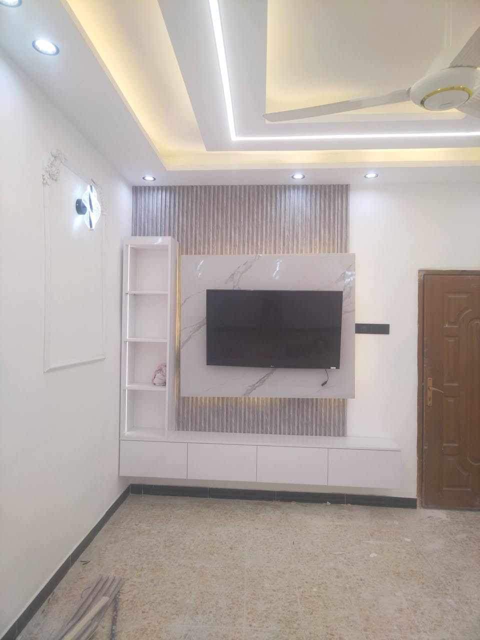 انحن ليس الافضل 
لكن نسعا ان نكون متميزين.لمسه الفن للاصباغ والديكورات الحديثه لكافة أنواع الصبغ
الجدران والحديد واجهات المنازل  بنواعها. للصبغ وعمل جميع الديكورات الصبغ.   وديكورات الفلين والفوم     
                     وديكورات السيراميك الزجاجي
ووراق الجدران
 والا جبس مبورد
أسعارنا مناسبة جدا  للطلب والاستفسار مراسله الصفحة او  الاتصال *********** النجف الاشرف الاستفسار اكثر اتصال واتساب
