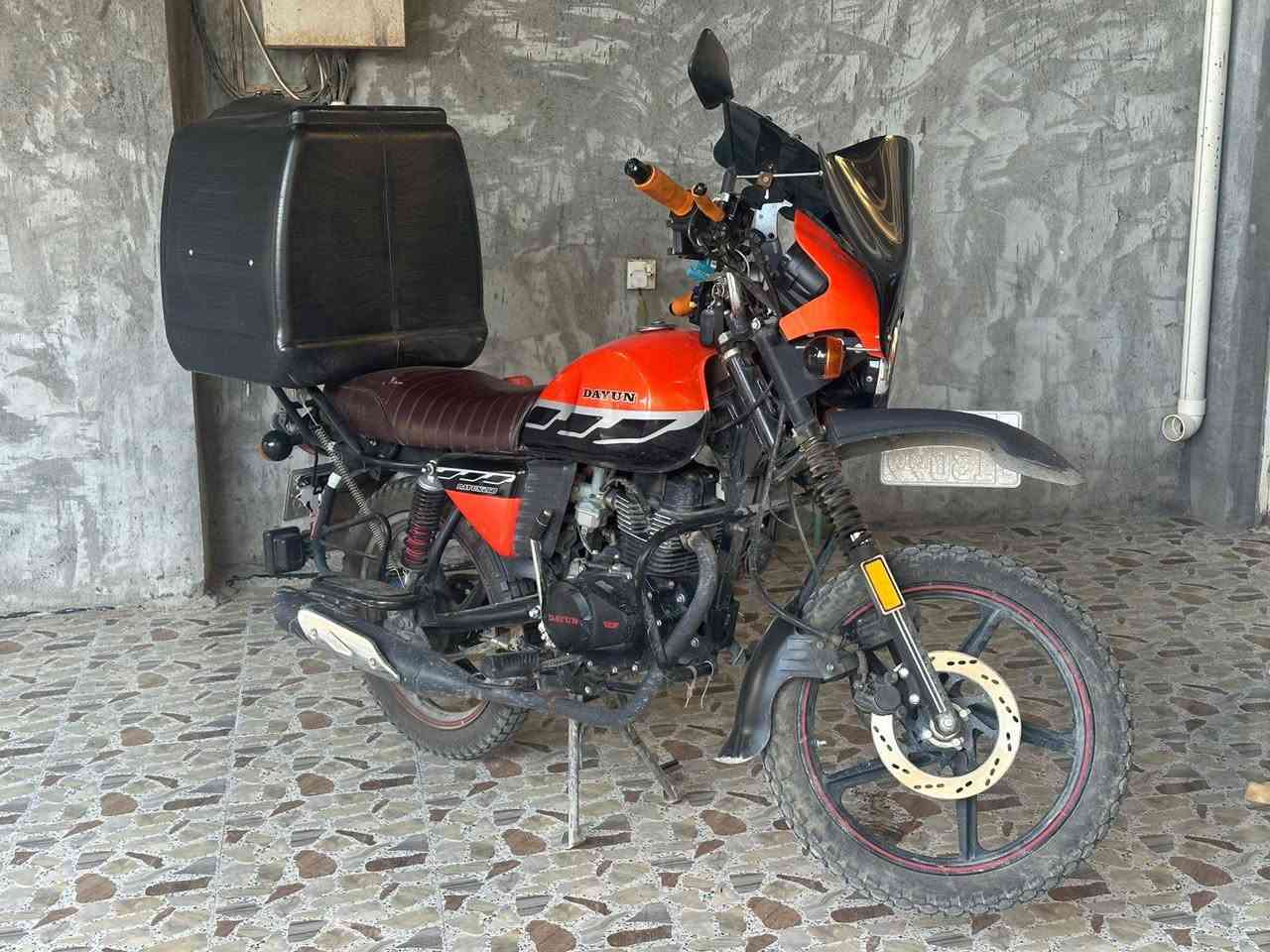 دراجه دايوان جبلي موديل 2023 رقم بغداد باسمي مو باسم الشركه يعني تحويلها مشروع وطني وين ما يعجبك تحول ماشيه 7000 وبعدها كلش جديده وجاهزه بصمه تشغيل عن بعد ولايت زنون وفدراليات وهورنات سيدان  وهواي اضافات بيها
الدراجه جاهزه من كلشي ومكفوله كفاله عامه ما بيها اي نقص
محركها بلادي وكلشي بيها بلادي ومكفول 
مكاني فلوجه حي الشهداء
السعر عالخاص او اتصل والرقم بي واتساب
***********
