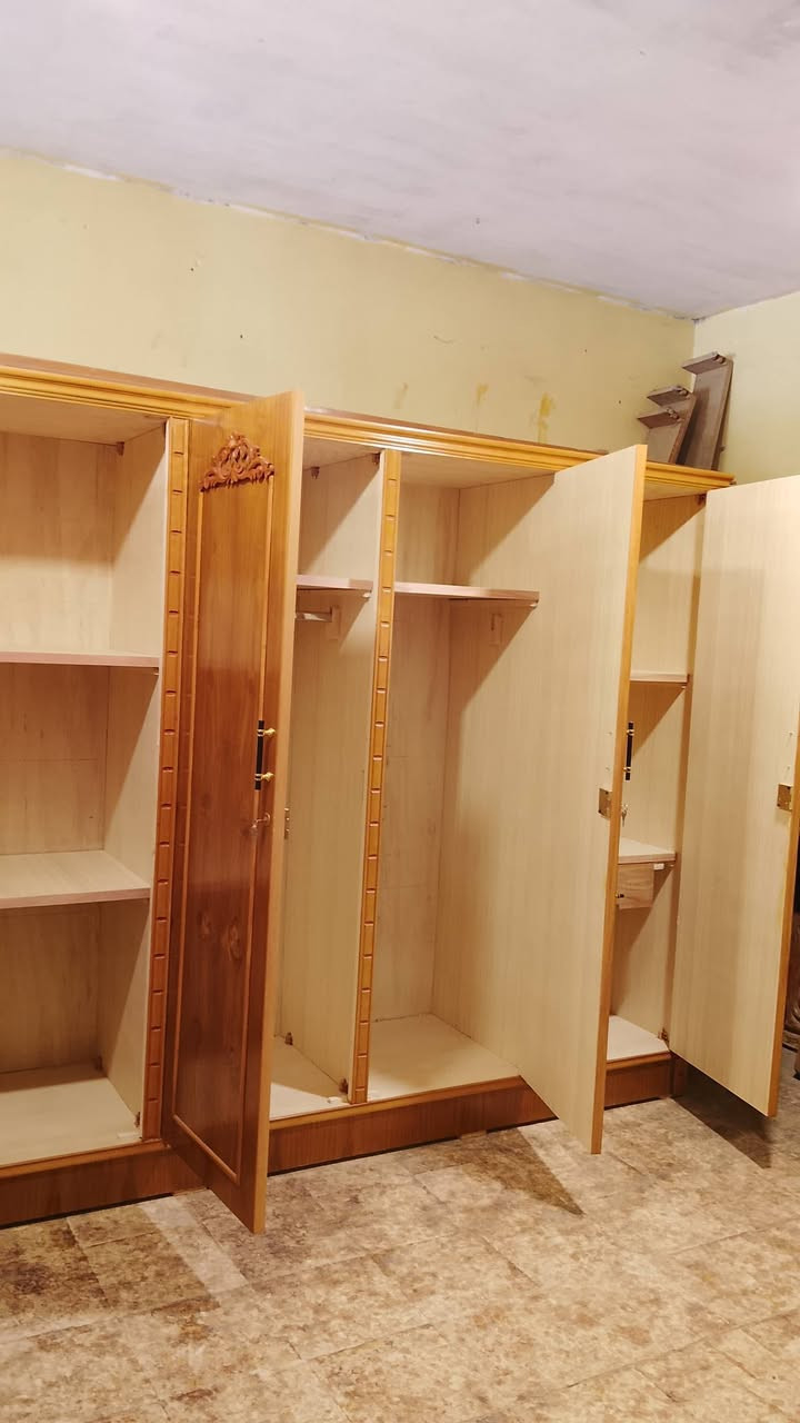 كنتور 4با ب زان صاج خمسه ملم كل باب على حدا ما تجاري العنوان حي  الحدباء خلف مرطبات البحرين  ت***********
