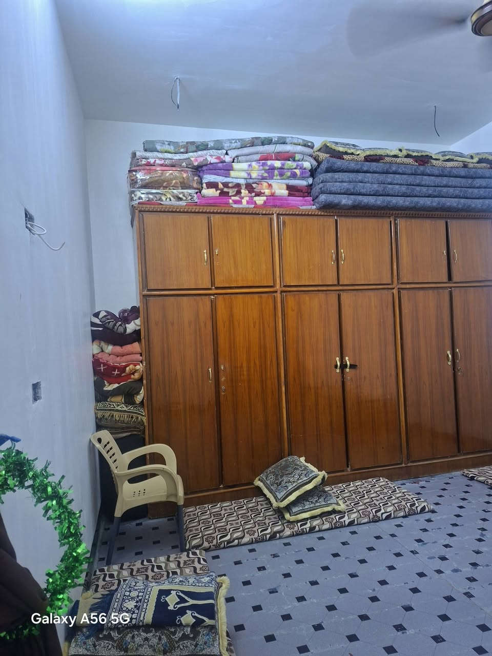 بيت بلجغيفي الثانيه قرب جامع عبد الرزاق مساحته 160 طابو زراعي سند 25 سعره 60وبي مجال
***********
