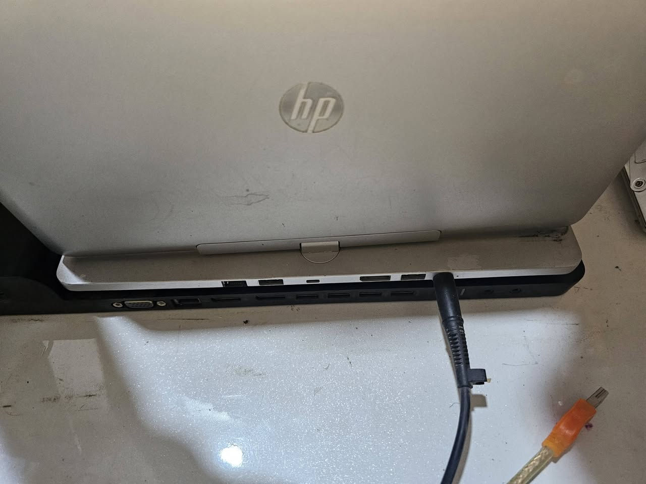 لابتوب لمس دوار لون سلفر HP 810 G3 
السعر ١٨٥ نهائي 
(معالج كور اي 5 جيل خامس - رام 8 كيكا- هارد ssd256 - كرت شاشه داخلي انتل 4 كيكا )
#شاشة لمس دوار 
#الـمــواصــفــــات 
 ❣شاشة دوارة 360 درجه
 ❣️كامرة امامية Wi-Fi
❣️المعالج : intel cori5 5600u 2.6
❣️رام : 8GB DDR3L
❣️هارد : ssd 256 nvme فائق ااالسرعة
❣️كرافيك : intel 4G  داخلي 
❣️حجم شاشة : 11.6  HD
❣️كيبورد عربي انكليزي . ضوئي
❣️باتري ليثيوم 
❣️ بدون مشغل اقراص
❣️ 2 منافذ usb
❣️ منفذ اتش دي امريكي display port
❣️منفذ سيم كارد (تحت البطارية)

#ملاحظه ماوس الجهاز عاطل يستخدم ماوس خارجي
#الملحقات مع الجهاز  قاعده منافذ وشاحنه اصلية

*********** واتساب او اتصال
