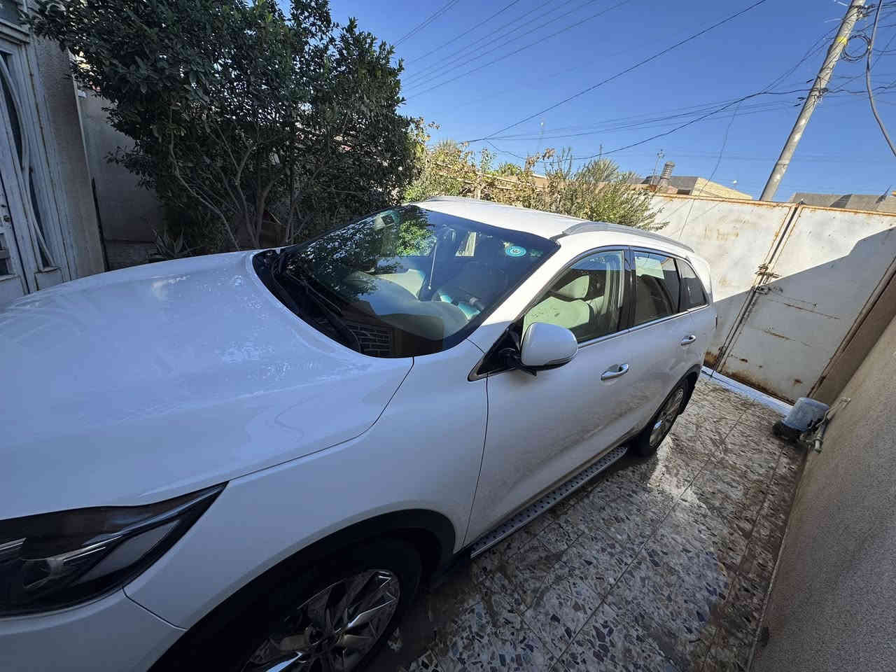 سلام عليكم سورنتو موديل 18 شكل ال 20  خليجي
فول مواصفات ماعده الفتحه 
بصمه تشغيل تقفيل 
حساسات امامي خلفي
كشنات كهرباء 
كشنات جلد 
تحكم ستيرن 
و بيها بعد هواي مواصفات 
السياره مكفوله كفاله عامه ماعده بارد بصيط  بل باب 
رقم بغداد باسمي  هزه جديده صار سبوع 
*********** واتساب فقط 
ب 245 بيها مجال
