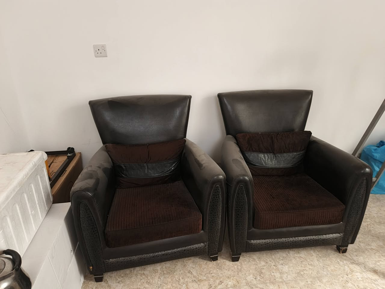 تاخم قه نه فه فه توركى بؤ فرؤشتن 12نه فه رى دوشه ك وباليفه كانى متحركه نرخى200دولارومجال
طخم قنفات 12 نفر تركي خشب اصلي سعر200 دولاربي مجال ت***********
***********

