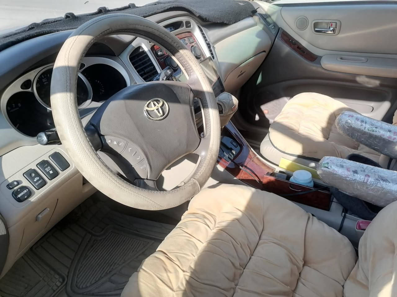 للبيع .....
هايلندر ٢٠٠٧ رقم بغداد الجديد  بإسمي .. سنوية لل ٢٠٣٠ ... محرك ٣٣٠٠ / ٦ سلندر .. لمتد.. مواصفاتها كثيرة ... بيهه رشح من چبنة المحرك الخلفية ...
السعر ١٠٥ ... وبيهه مجال ... مكانها الرمادي ... وتجي وتدلل ...
*********** 
***********
