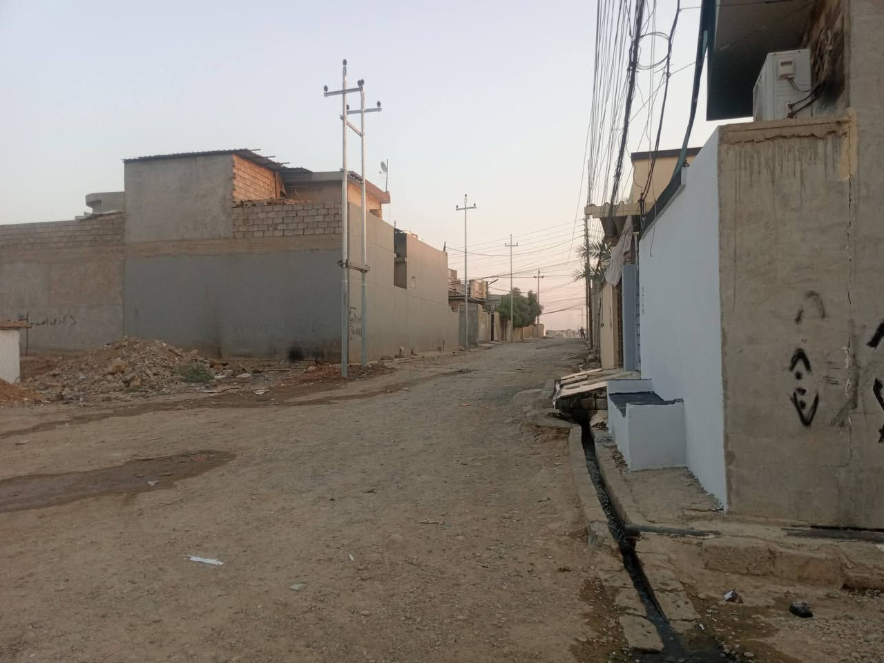 السلام عليكم 
دار لبيع مساحة ١٠٠ متر واجه ٥ عمق ٢٠ 
زراعي قرار ٢٥ وصل تمليك اتحمل جميع قوانين الدولة حصرا بسمي البيت السعر ٥٥ ورهم اقساط لمظبوط لا أعرض 
العنوان قوسيات ماقبيل غرفة تجارة ماء كهرباء كامل مع اثاث تسليم البيت اقل شي شهر البيت مال عائيل زغيرة


**إذا كنت صاحب هذا الإعلان وتريد حذفه لأي سبب، رجاءا أرسل رسالة إلى الدعم الفني**