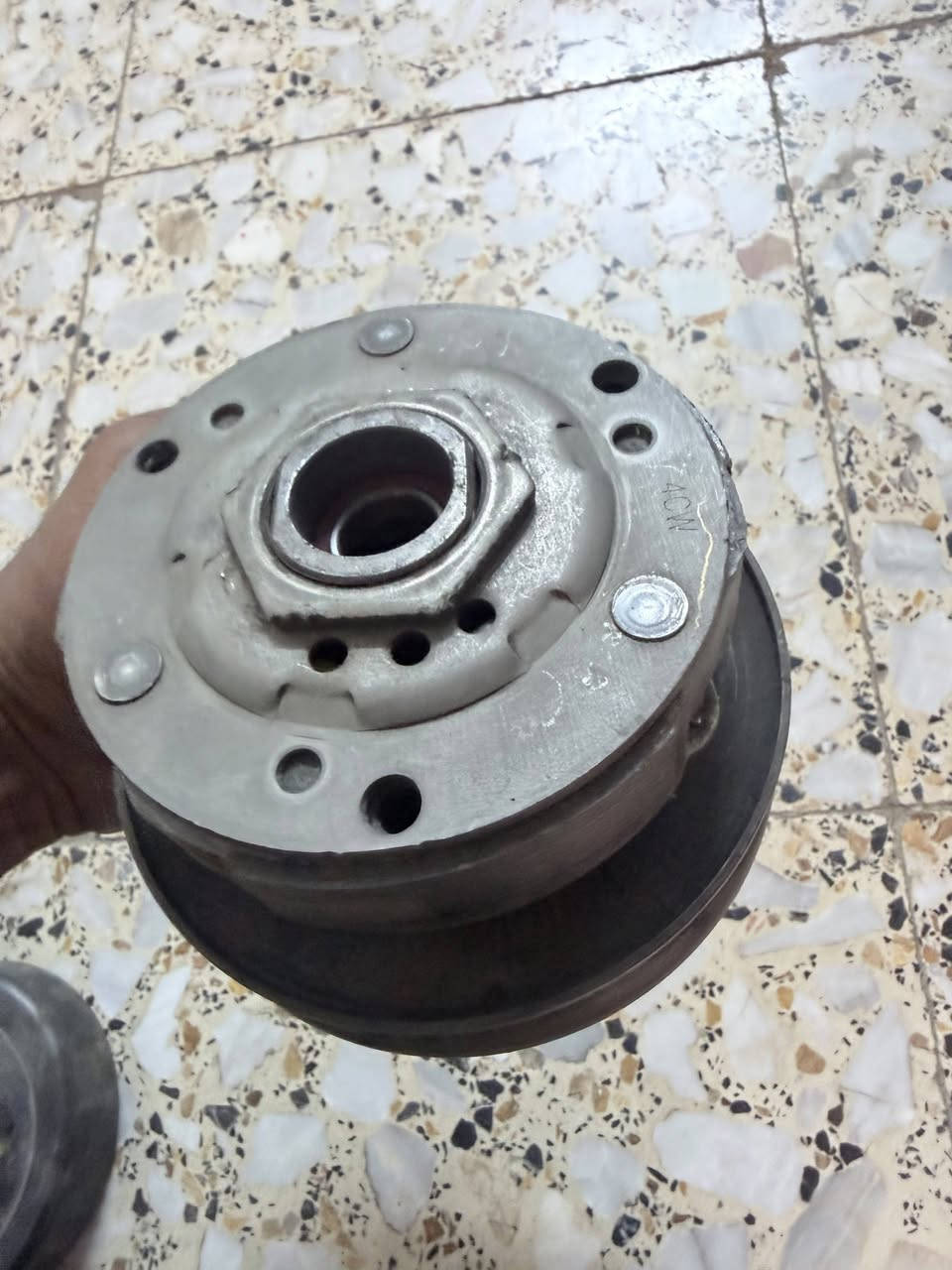 كلجات بريز خلفي و أمامي
الخلفي واحد رمبه وواحد تفصيخ نضيفات جدا 
سعر الواحد 20 الف مكاني الدوره توصيل ماعندي
***********
