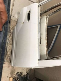 لبيع غراض لاندكروزر من موديل 1998_2007 كلشي موجود وهذا رقمي 0771086452...