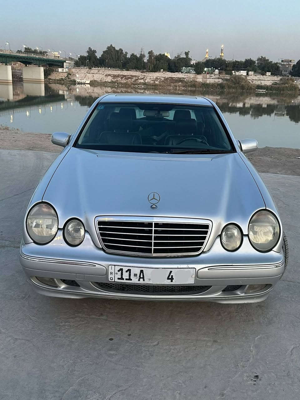 للبيع او مراوس 
ام عيون موديل 2000 
افكراند اعلى مواصفات فتحه جلد معروفه مواصفاتها الافكراند 
وارد يابان (بيها سكن يابان) 
محرك V6 المرغوب 
رقم بغداد باسمي شخصيا السنويه لل 2031
***********
السعر 129 
mercedes benz e320 w210 V6 avantgarde  2000

