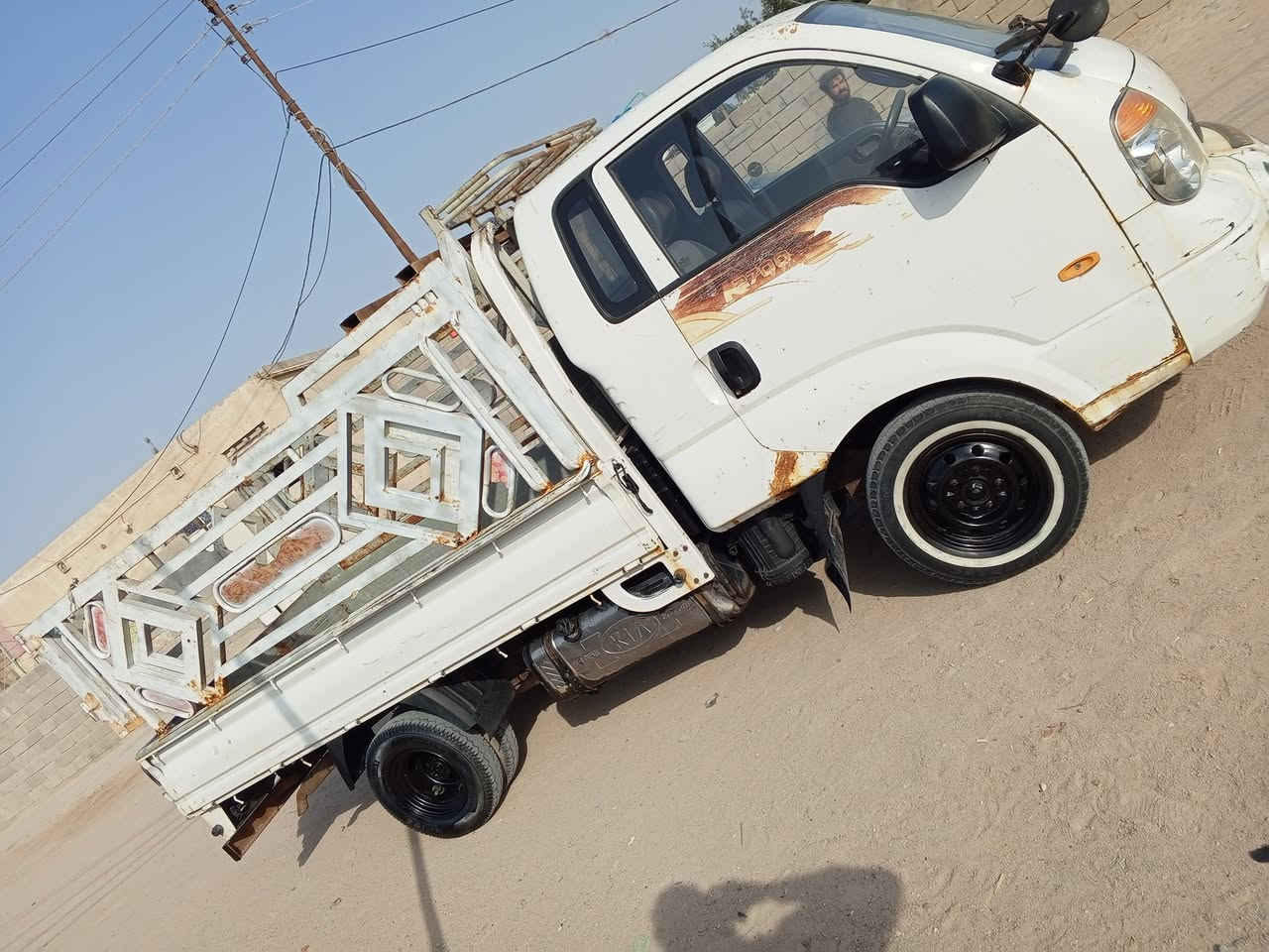 السلام عليكم
كيه بنكو مديل 10 
كفاله ضربه وصبق وشاصي
مكينه كير حداده تخم تاير  كهربيات جاهزه مكينه 4000
السعر 70 وبيها مجال حق الجيه ‏
العنوان البصره الزبير 
مكلف بالنشر الخاص مغلق 
‪0773 815 4139‬‏
