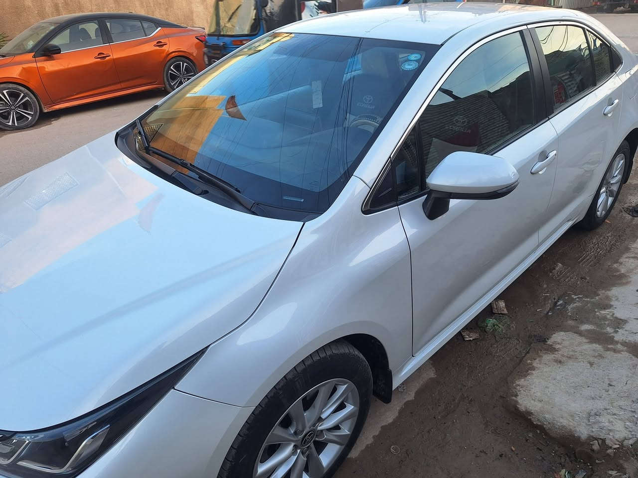 السلام عليكم ورحمة الله وبركاته 
كورلة خليجي شركة ساز موديل 23 فول موصفات عدا فتحتّ السقف 
رقم أربيل السيارة بأسمي شخصياً 
كفالة عامة عدا شخط نص اصبع موضح بالصورة يراد تكحيل 
تحكمات 
حساسات
شاشة دجتيال 
دخول ذكي 
بصمة تشغيل 
اشارة ترحيب 
تبريد قطعتين 
السعر 177 ورقة 
مكان السيارة بغداد 
***********
