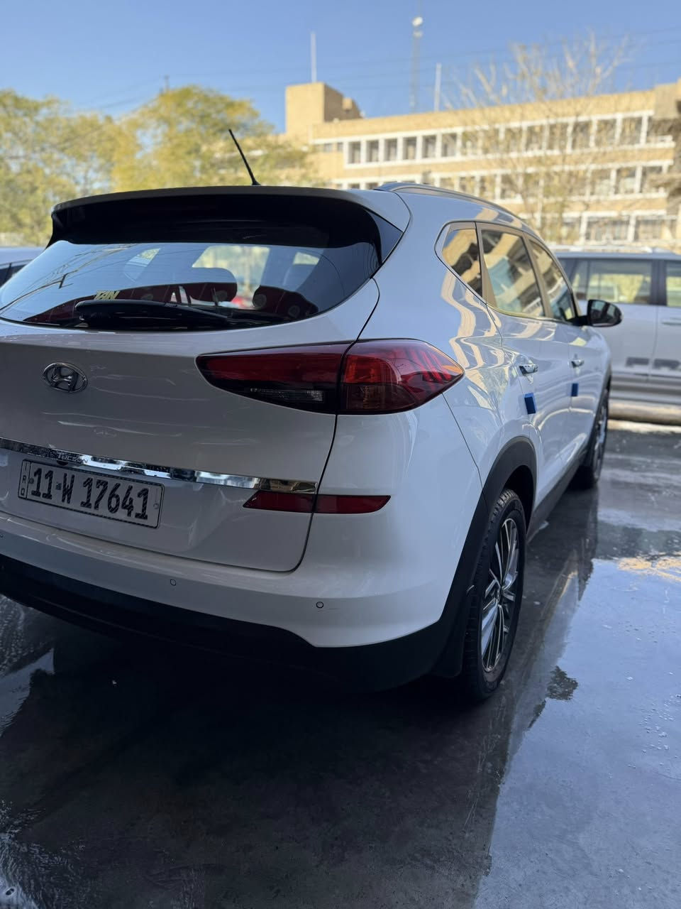 سلام وعليكم هونداي توسان موديل 2019ماشية30حقيقي مكفوله من الصبغ فقط بارد بل باب السايق سونر بيه بل صور مواصفات لايت زنون خمس عدسات بصمة ابواب وبصمة تشغيل كراسي جلد وكهرباء مواصفات معروفه سعر السيارة 200$رقم الهاتف ***********عنوان السيارة بغداد الكريعات شارع الوقف السني
