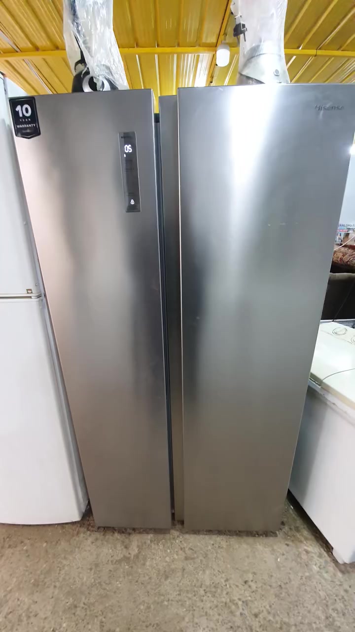 ثلاجة هاسيزنز انڤيرتر بابين ثلاجة ومجمدة لون رصاصي اخت الجديدة كلها على بلاد 
#السعر 425 الف 
متوفر لدى مجمع الكرار 
#متوفر #كل ما يحتاجه المنزل   #اصلي باله

موقعنا الزبيدية شارع 20 مجمع الكرار 
للاثاث المنزلية المستخدمة
للاستفسار الاتصال 
***********
***********
