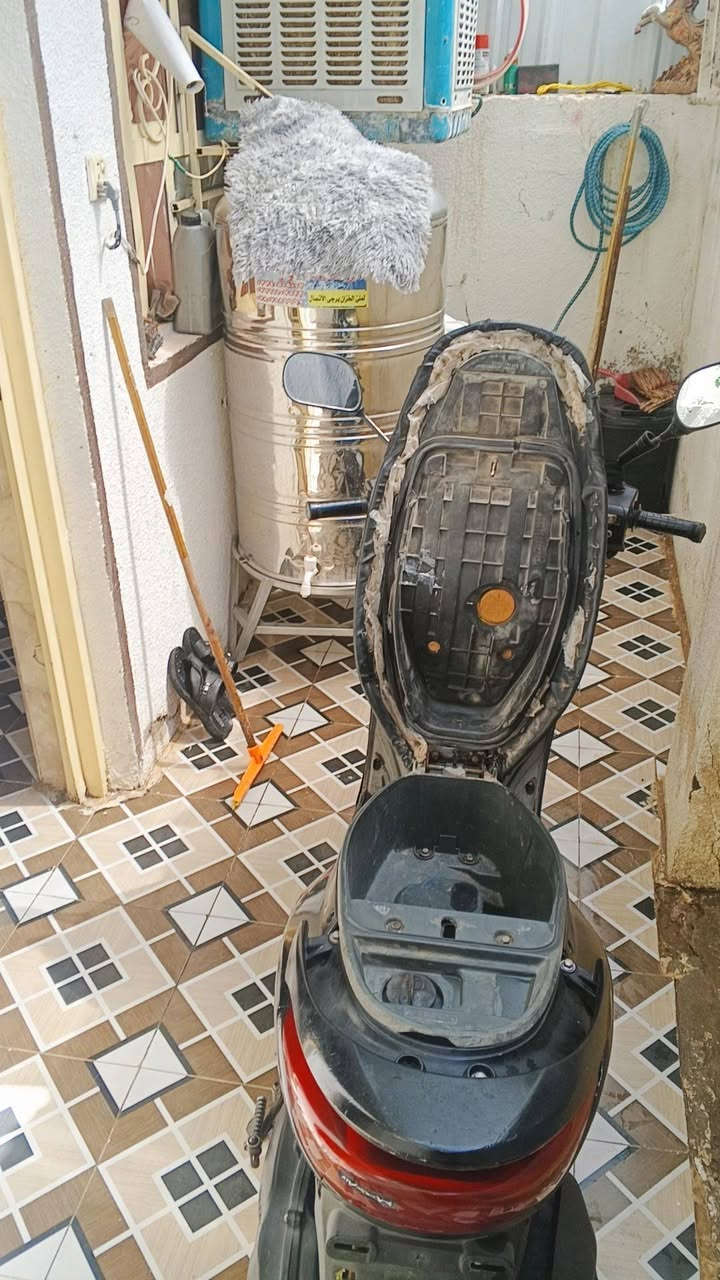 سلام عليكم دراجه بريز نضافه فول بس يرادلهه باتري تشتغل بس الباتري مالتهه مو زين كابريتر جديد العنوان بغداد الحسينيه شارع المعارض مال ابو سمير  رقمي ***********
