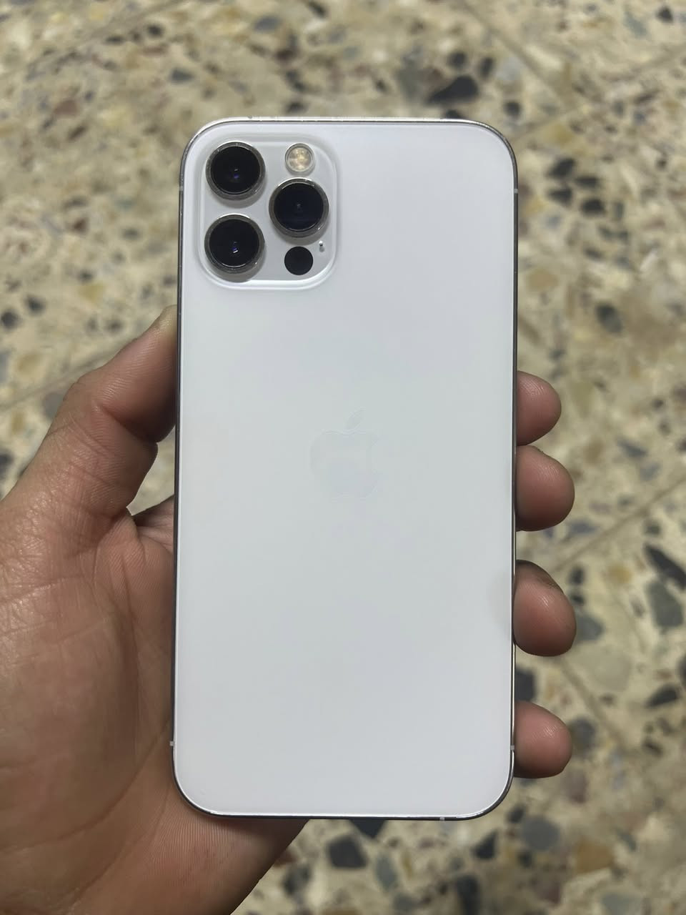 آيفون 12برو مبدل شاشه وبطاريه مرفوعه ١٠٠ مكان معامل العماري
رقم الهاتف ***********
