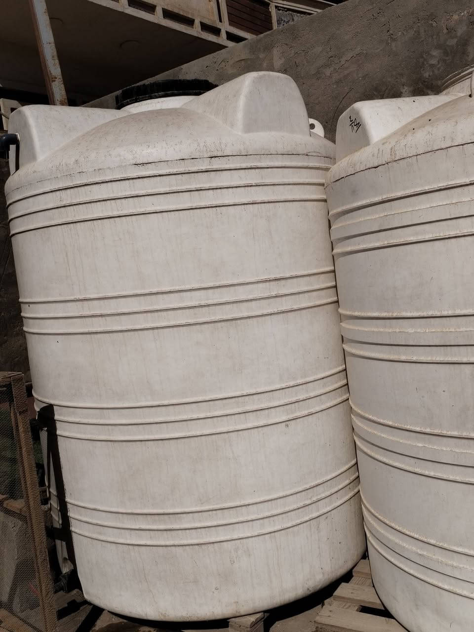 محطه ماء اروه اخت الجديده مستعمله فقط ٥ أشهر للبيع ماطورات إيطالي منبرين أمريكي بورد شنايدر افضل نوعيه المحطه شخط ما بيهه مع خزانات ماء واحد ٣٠٠٠رلتر والثاني ٢٠٠٠رلتر شركه الوطنيه مع ميز ترس السعر ٤ملايين  وبيهه مجال بسيط  مكاني بغداد الشعله للاستفسار ***********
