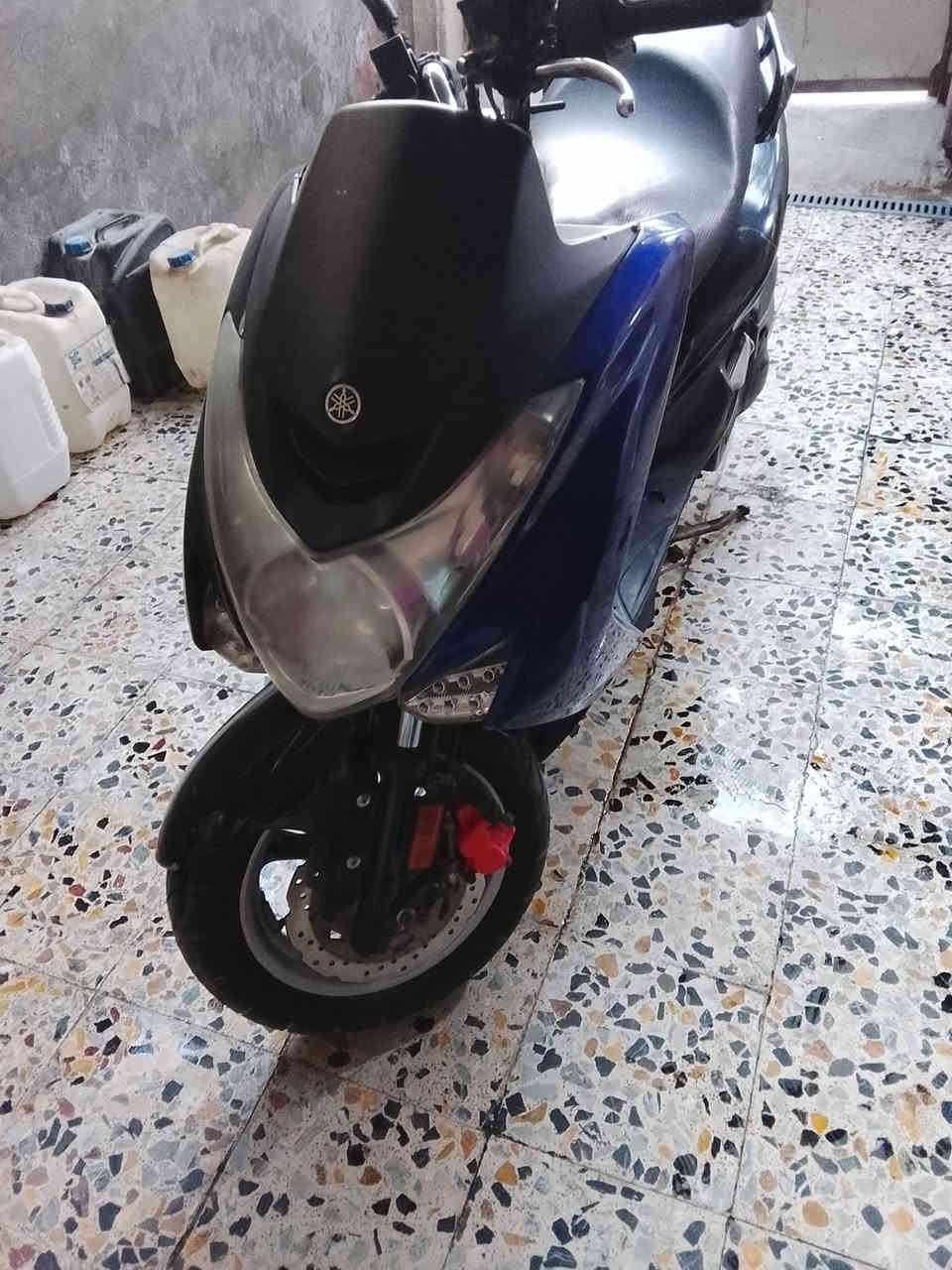 سلام عليكم دراجه ماجسته حلوه ونضيفه لاتنقيص ولاتبخير كله شغاله عوزه باتري بس لن متروكه سعر600 وبيه مجال مكن الشعب***********
