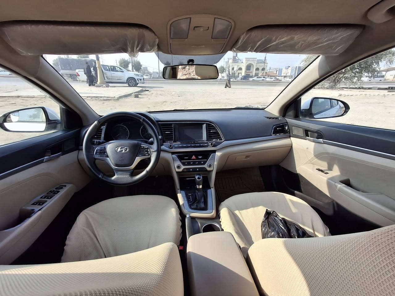 سلام عليكم النترا ابيض صدفي امريكي ..ضربتها بنيد  وتبديل جاملغ ايمن وباب صار بي صبغ جلاتين..سياره بدون داخل. حجر موجد مابيها لا لغد ولا شاصي.موصفات عاديه شاشه وتحكمات.. .سعرها ١٢٠ وبيها مجالل
*********** مكاني بابل
