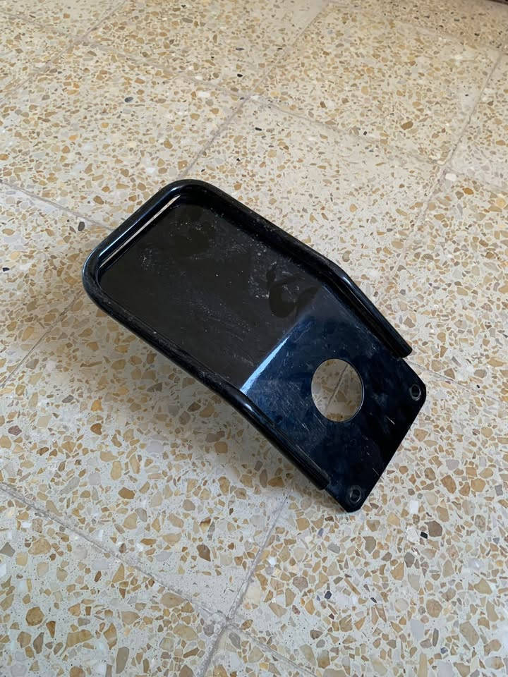 سلام عليكم غراض للبيع مكلف بل نشر تانكي شلامجه لون ابيض بعده ما مستخدم والصفاحيات بدون علايم سعره 30 درع مكينه الجوه سعره 10 نشره لون ثلجي حلوه ومرتبه سعره 10 عقل رياضي سعره 8 بعده بل جيس علامه إماميه للحربي ب 6 الأسعار هاي نهايتها للتواصل ***********
