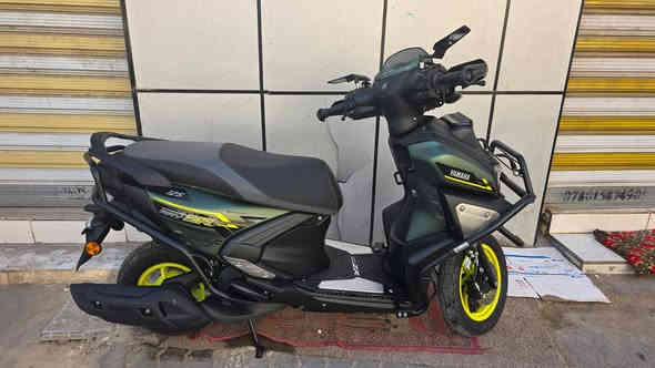 سلام عليكم دراجه ZR ماشيه 100 كيلو المديل 2025 السعر مليونين و450 الرقم ***********
