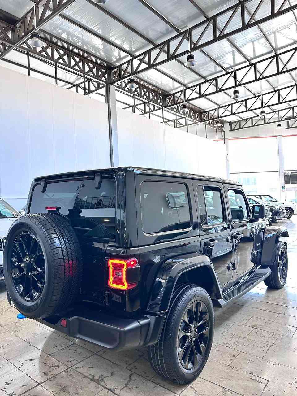 رقم السيارة : مرقمه اربيل 
موقع السيارة :دهوك 
نوع السيارة : جيب رانكلر jeep wrangler 
موديل السيارة : 2024 
المسافة المقطوعة:31.000 ميل 
محرك 4 سلندر هايبرد بانزين كهرباء

مواصفات:SAHARA 

بصمة تشغيل 
بصمة ابواب 
تشغيل عن البعد 
كراسي تدفئة 
ستيرن تدفئة 
مداخل تايبسي للجوال
لايت زينون LED

ملاحظات: مكفوله كفاله عامة بدون قطرة صبغ بيها BDR ايرباك ستيرن سستم 

للأستفسار :📞

***********
*********** دهوك, العراق
