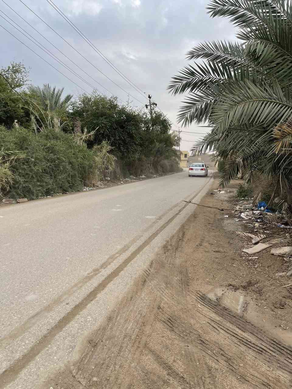 سلام عليكم قطعه للبيع مساحته ٢٠٠ متر طابو اسهم الواجهه ١٠ ونزال ٢٠ متر العنوان شارع السفينه مقابيل مدرسه الواثق للاستفسار اكثر تصال ***********
