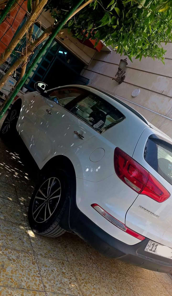 السلام عليكم
كيا سبورتج 2016 / خليجي 
محرك 2400 CC  دفع رباعي AWD 
بصمة تشغيل وابواب / مرأة ترحيب وشفط 
السيارة ماشية  74 الف كيلومتر / حقيقي وعلى الفحص 
السيارة بصمتين اصليات وكتلوكاتها الاصلية والسيارة بدون صبغ ولاضربة فقط تكحيل كارت بجهة اليمين والتكحيل درجه اولى وممبين السعر  ( 167 ) $  بيع فقط للاستفسار ***********
