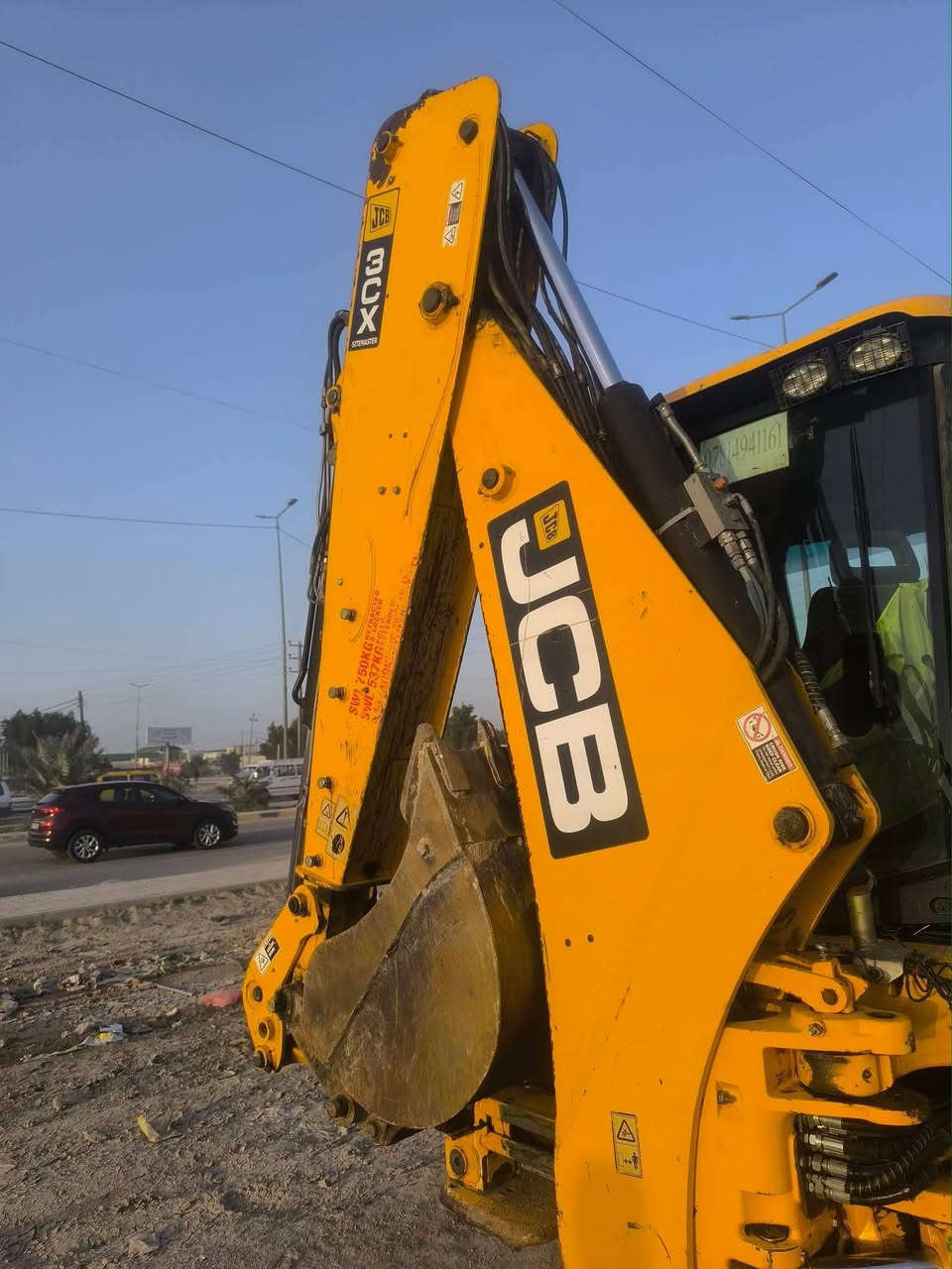 السلام عليكم ورحمه الله وبركاته
حفاره جي سيبي موديل 2012 
مكفوله كفاله عامه حتئ من الصبغ 
كير راجز تبريد دكمت طسه
محرك وكير مكفولات حفاره جاهزه لعمل بدون نواقص
مكانهه بل نجف الشراي يتصل ع رقم ***********
