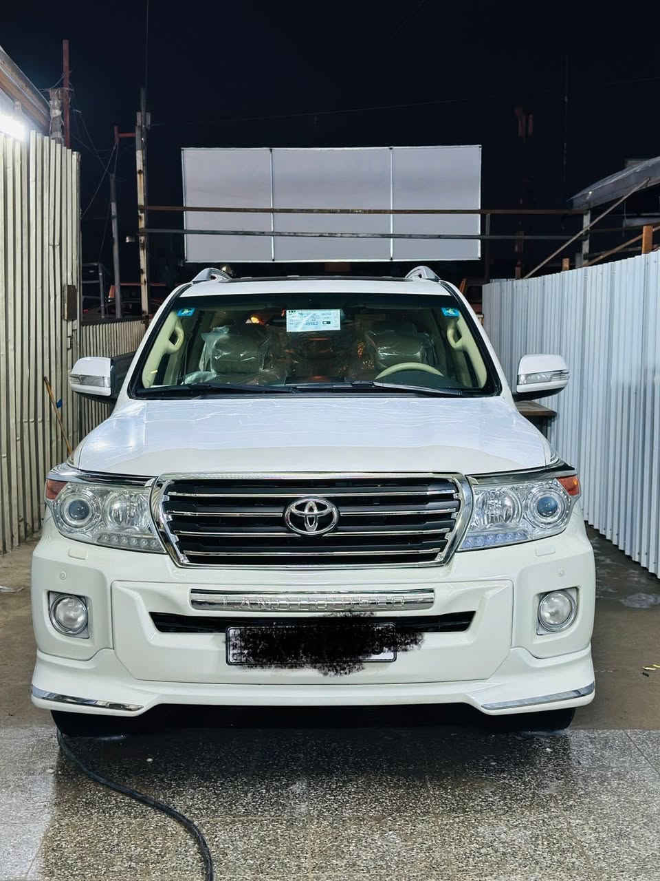 سلام عليكم 
سياره تويوتا لاندكروز موديل 2014
مكفوله كفاله فول مواصفات فتحه 
بصمه كشنات جلد كشنات كهرباء 
7 راكب 3 قطع تبريد 6 سلندر 
كير و محرك كفاله 
مري شفط  حساسات أمامي و خلفي 
رقم بغداد الدولي 
مكان سياره بغداد البلديات 
السعر 375 وبيه مجال 
رقم ***********
