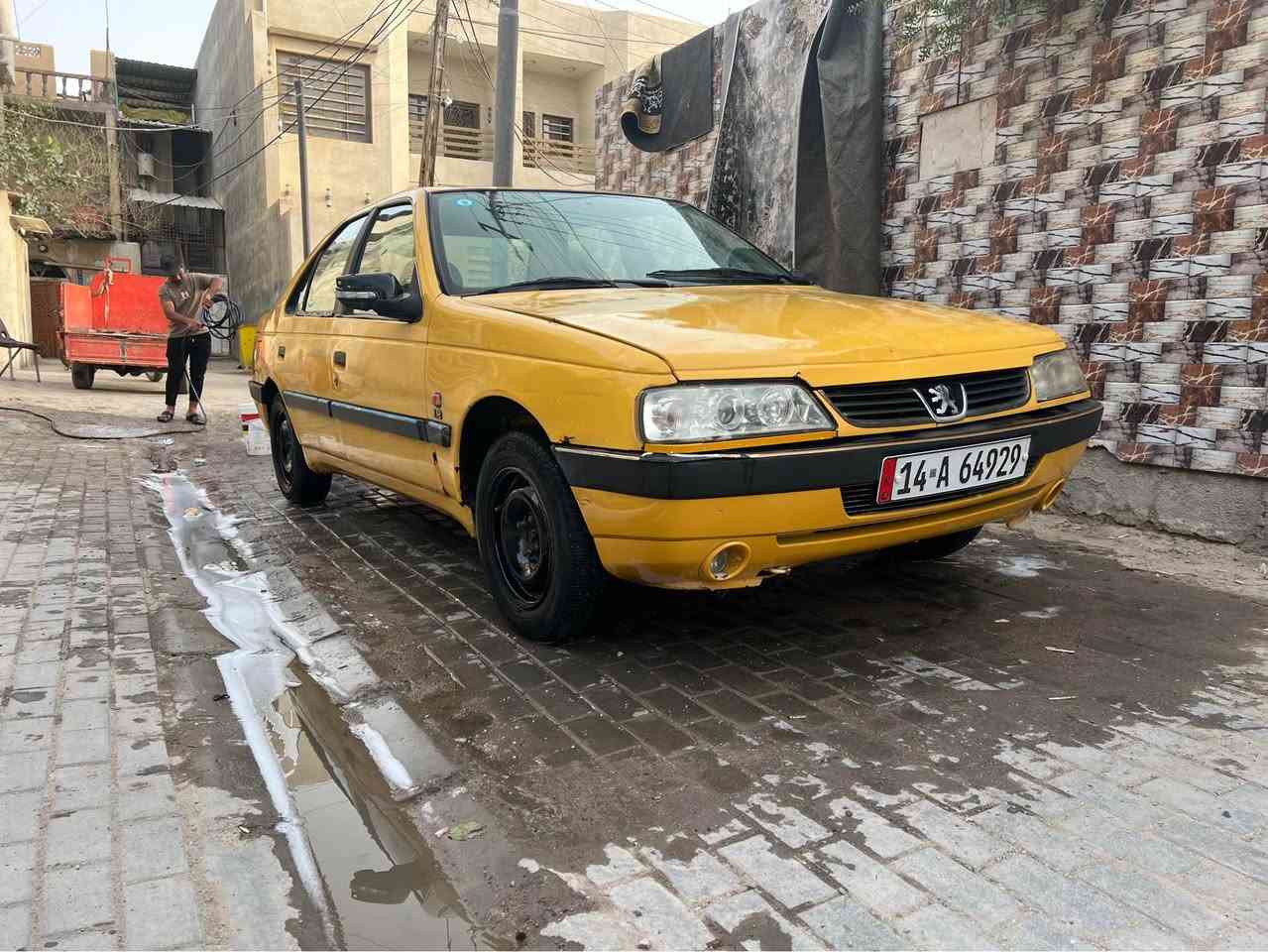 بيجو 405 مديل 2016 السياره كشرتها شوف العين 
وكير ومكينه كورله بيكاجو 1600 اوتماتيك مصفره هيئه وغرامات وبسمي كامله كهربائيات كلها شغاله تبريد ثلج بس بارورها ثكيل 
السعر 37 وبيها مجال للشراي هاذ رقمي ما متواجد فيس واتساب فقط ***********عنواني بصره طويسه البصرة, العراق
