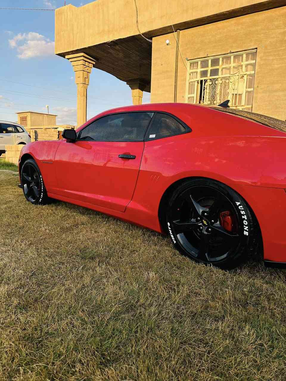 كمارو 2014للبيع لون احمر (اومراوس حسب القناعه)
✅رقم دهوك 

✅ماشيه ١٦٦ الف كيلو

✅اللون احمر لامع

✅السياره خليجي

✅بدون ارباك

2G1FB1E3XE9146182

 ✅محرك V6 سعة 3.6 لتر

•  المواصفات: فول فتحه اعلى فئه 

 ✅مصابيح LED خلفية داكنة.

 ✅جناح خلفي مثبت على غطاء صندوق السيارة.

 ✅تصميم عجلات مختلف . 

✅مقاعد جلد اسود وابيض 

✅شفتات ستيرن

✅دمام سستم صوت

✅كروز تثبيت سرعه

✅كامره خلفيه

✅حساسات خلفيه

✅كزوز بلادي 

✅السياره مهبطه نصبتها تخبل

✅تايرات تو سايز 

✅ويلات تو سايز  قياس ٢٠

✅السياره حته فلينه السبير موجوده والجك  ومحرك ممفتوح وحمره وفول تمام سعرها جيد جداً

السيارة ميحتاج مصرف ابد تخم تاير صدر بلنص مشط ستيرن كلشي بالسياره جديد وحتى دهن محرك مبدل قبل يومين وماكو نقص بيه لو برغي لايت زنون جاهزه جاهزه لل الاخير والعافية على ياخذه

✅السياره بيهاا قطعتين فقط تجي تفحص اذا مو احلى من الصور كروتك عليه 

✅العنوان:صلاح الدين 

بلد

✅رقم الهاتف ***********
