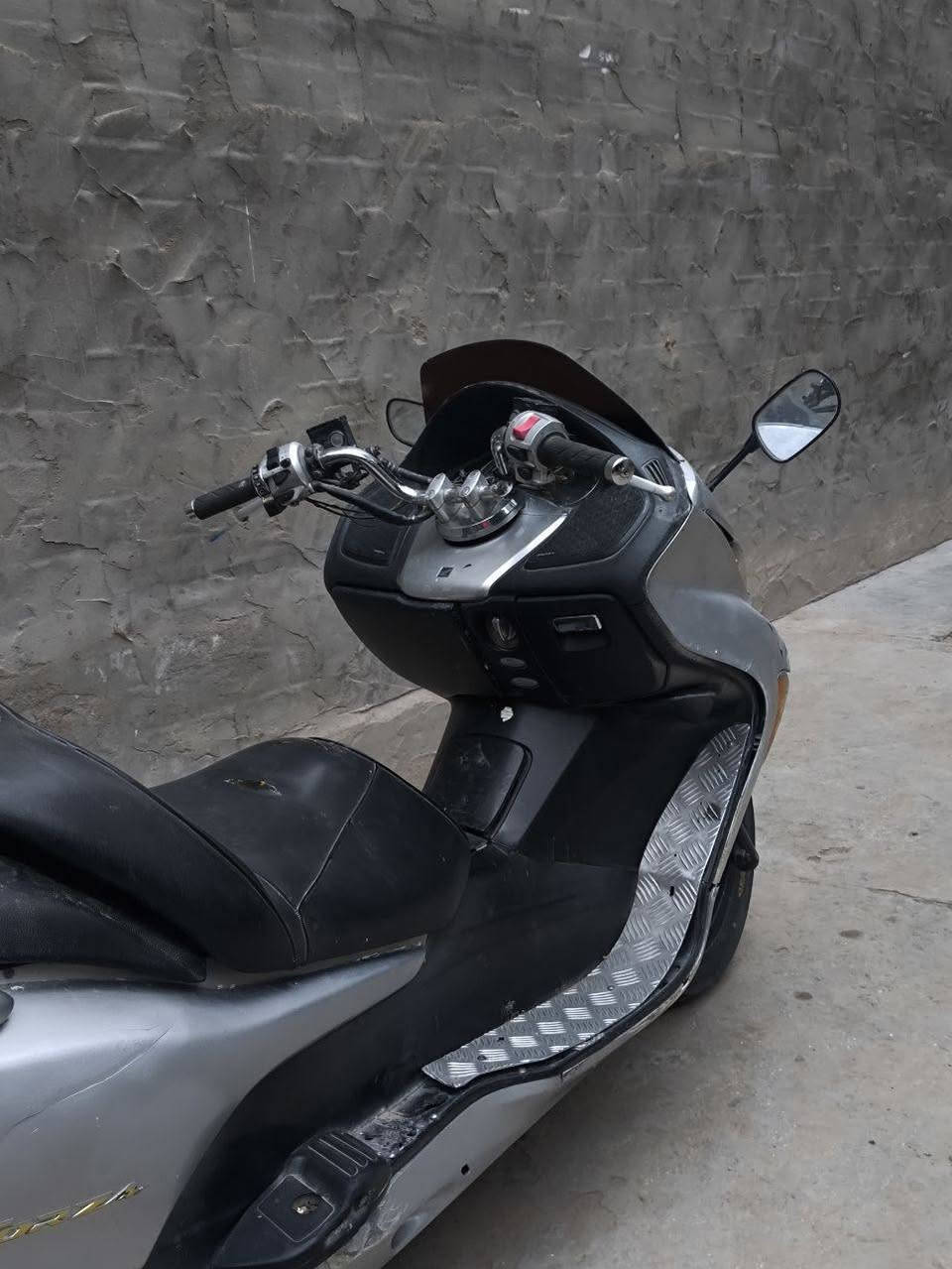 السلام عليكم
فورزة 09 دراجة جاهزة 

مامفتوحة

بصمة +

سايد بريك + امبثري عالي ولايتات زنون 

بريك امامي خلفي دسك 

ستاند كهرباء

رون واحد ونص مكفولة تبخير نضوح حماوة

اوراق موجوده 

واسف ع الاطاله 

مكاني بغداد حي الجهاد

السعر 775 وبيها مجال للشراي اتساهل مو مشكلة اخوان 

شباب رجاءً موضح كلشي مو تراسلني لو تخابرني تسأل من جديد كتبت كلشي حته لتعبون واني بخدمتكم 

*********** واتساب
