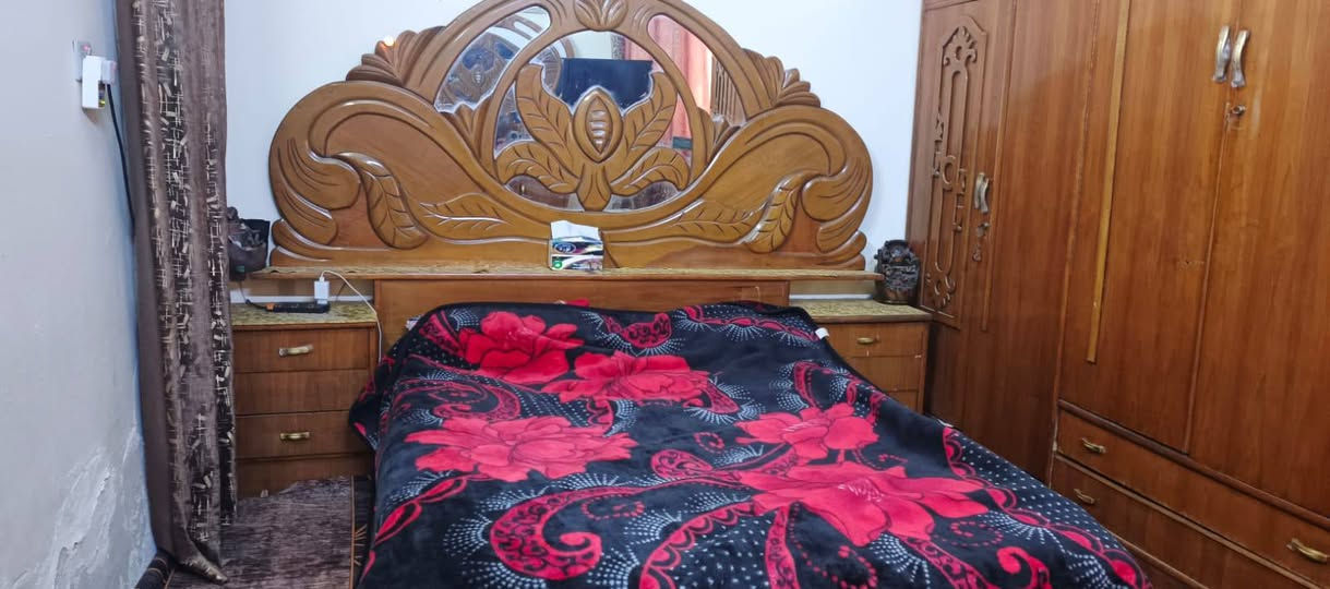 غرفة اخشاب مستعمله نظيفه سعرها 500 الف وبيها مجال الي شراي يراسلني على هذا رقمي وتساب او يخابرني ويدلل ‏‪***********‬‏
