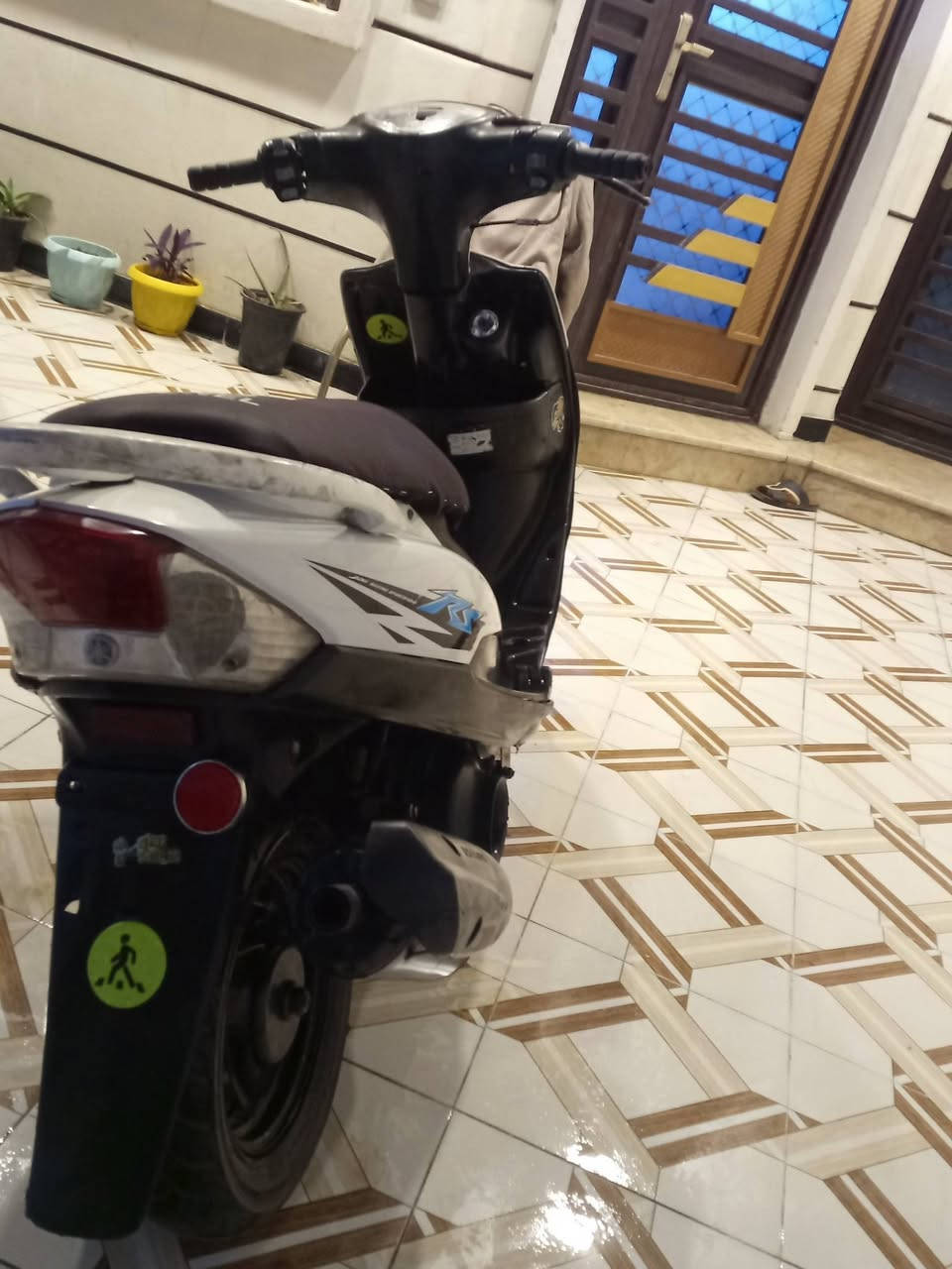 للبيع ماكس عدله
ماكس عدله بوشه 55 لا تنقيص ولا تبخير
كفرات بلاديه 
سوادات بلاديه 
الدراجه خير من الله مكينه كهربائيات شغاله ما عدى الأشاير ينرادلهن فيش 
تجي تفحص وتشوف 
نقوصات بيها بس واقيه مال تاير خلفي + كفر هندر السواد 
سلف  فحمات واكفه هندر نص نكره بكل وقت تجي تفحص وتشوف 
السعر 450 بيها مجال حك الجيه 
مكاني بغداد الدوره الرقم بي واتساب ***********
