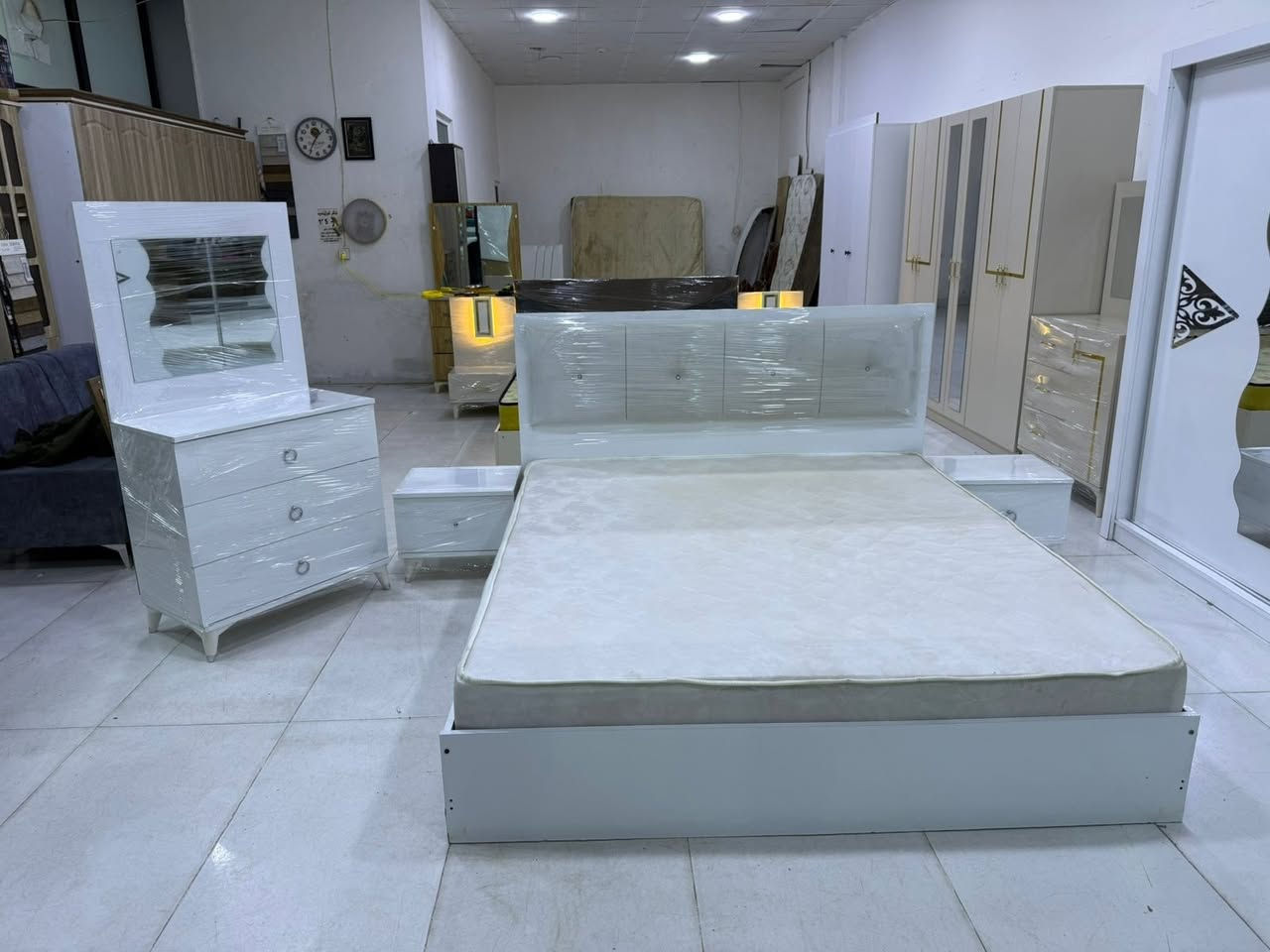 سڵاو هاوڕیان ژوری نوستنی 5 پارچەو دۆشەک ڕەنگی سپی سادە زۆر جوانە زۆر پاکە ماڵی دۆستە کۆمێنتێ بنوسە نرخوزانیاریت پێ دەگات 
*********** viber 
*********** korek
*********** viber
ناونیشان سلێمانی کانی سپیکە نزیک هەواری شار
گەیاندنیشمان هەیە بۆسەرجەم شارەکان
گۆڕینەوەش ئەکەم بە کەلوپە لی ناوماڵ
